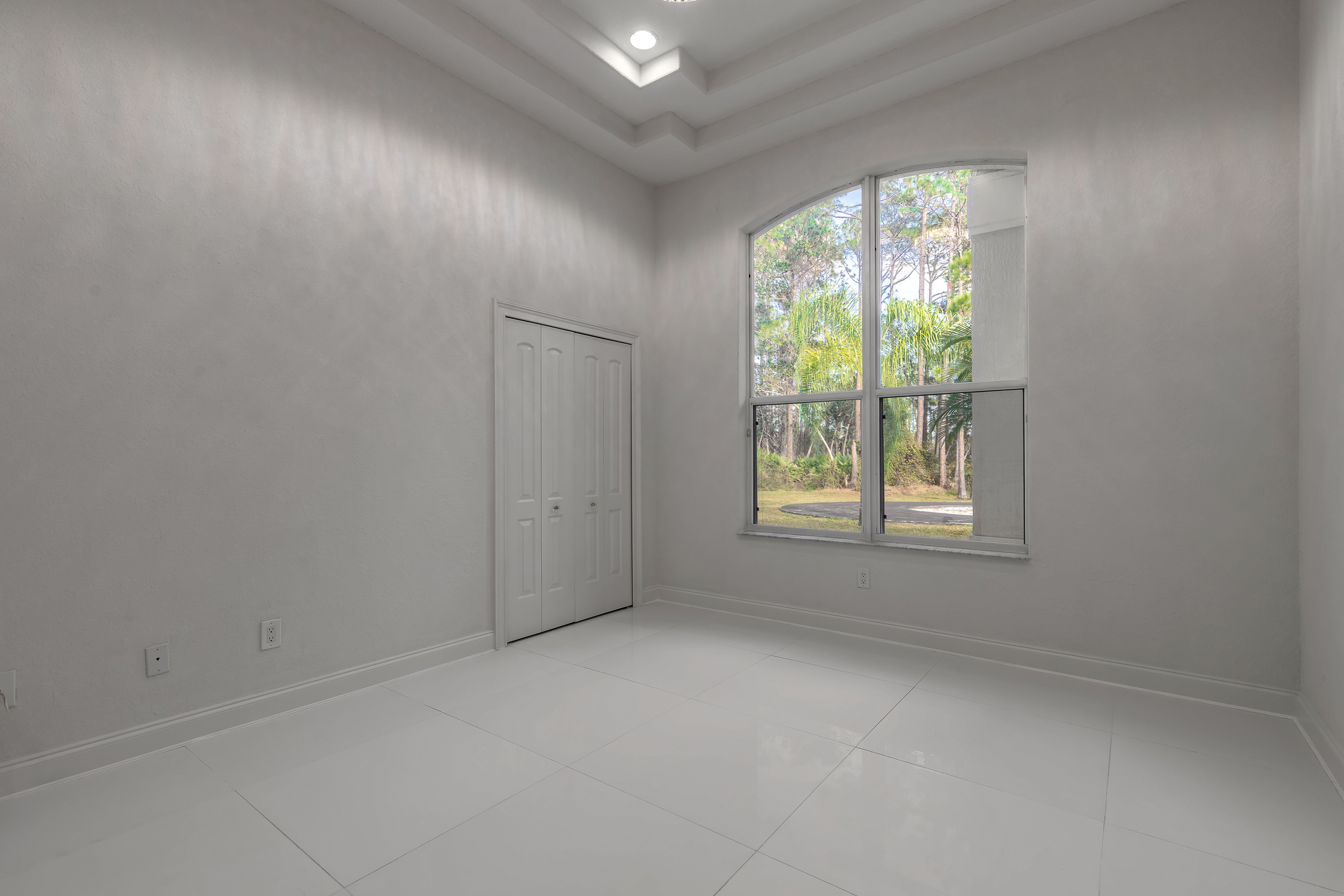 Daytona Beach, Florida, 32124, United States, 5 Bedrooms Bedrooms, ,4 BathroomsBathrooms,Residential,For Sale,2006264