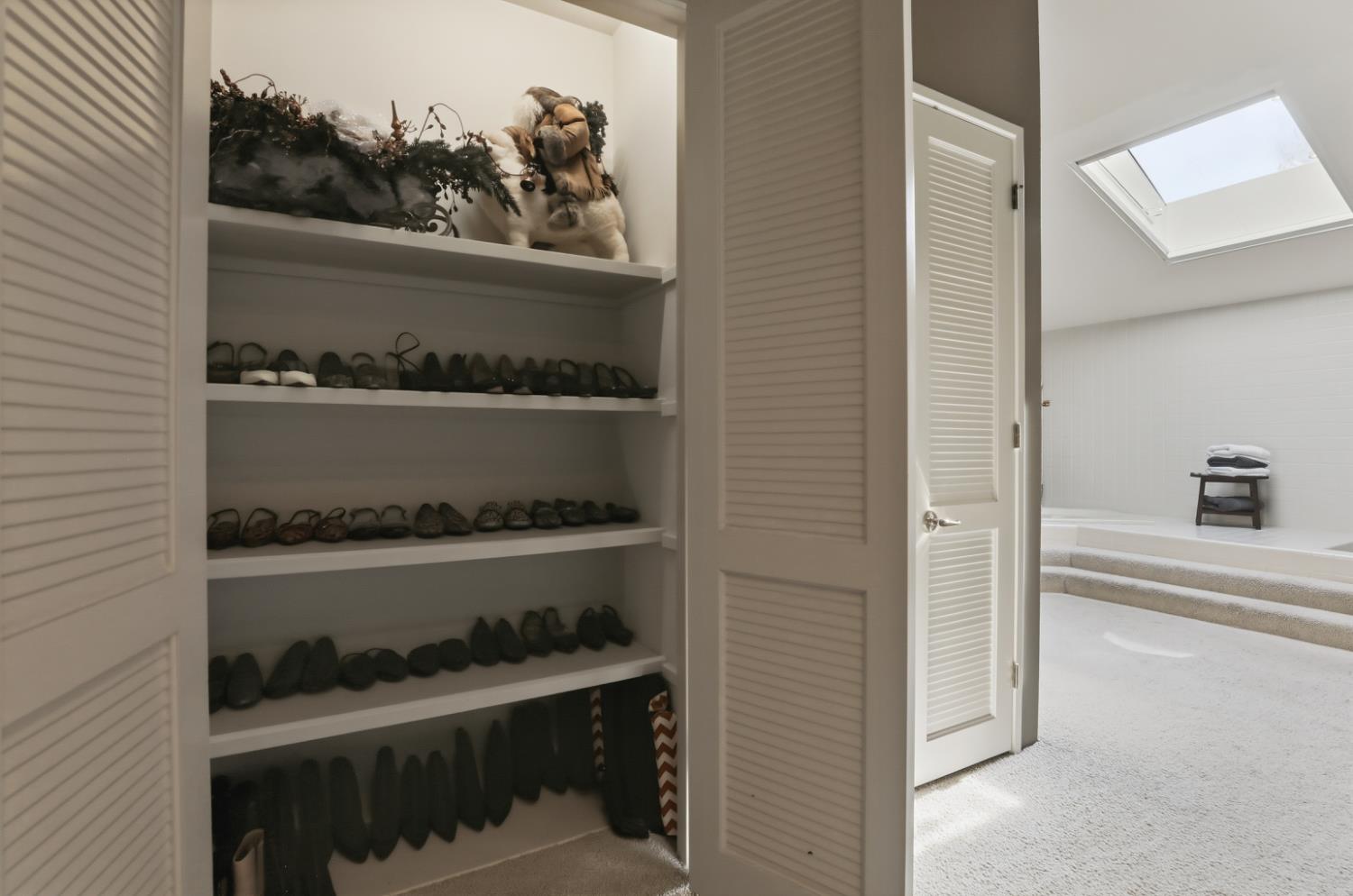 Gold River, California, 95670, United States, 4 Bedrooms Bedrooms, ,5 BathroomsBathrooms,Residential,For Sale,1987751