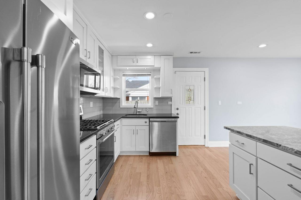 Des Plaines, Illinois, 60016, United States, 4 Bedrooms Bedrooms, ,2 BathroomsBathrooms,Residential,For Sale,1826836