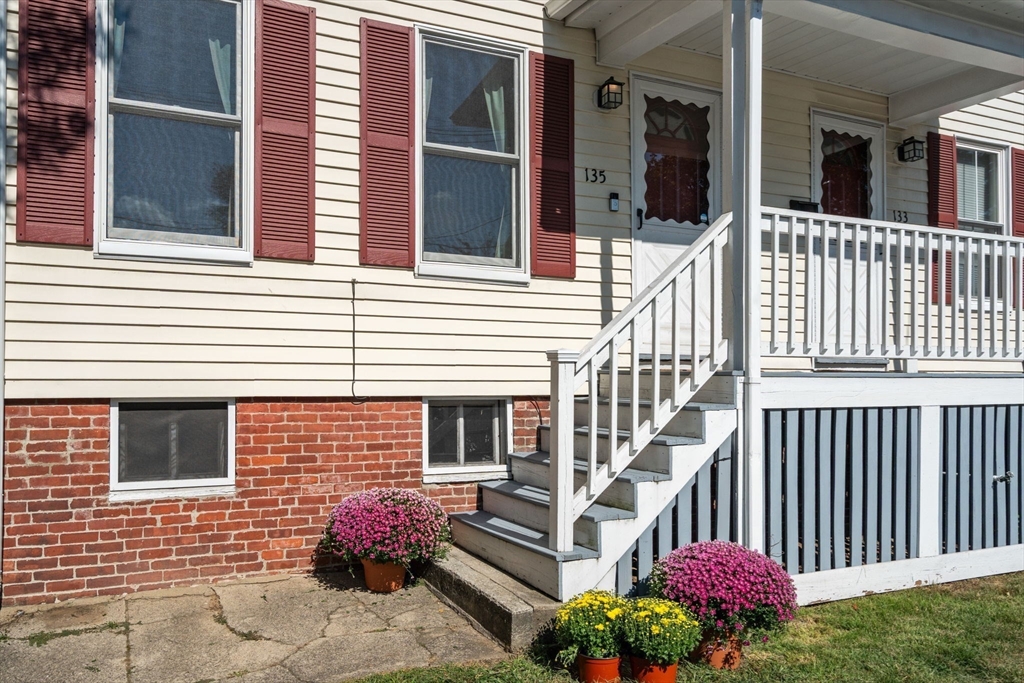 Watertown, Massachusetts, 02472, United States, 2 Bedrooms Bedrooms, ,1 BathroomBathrooms,Residential,For Sale,1950819