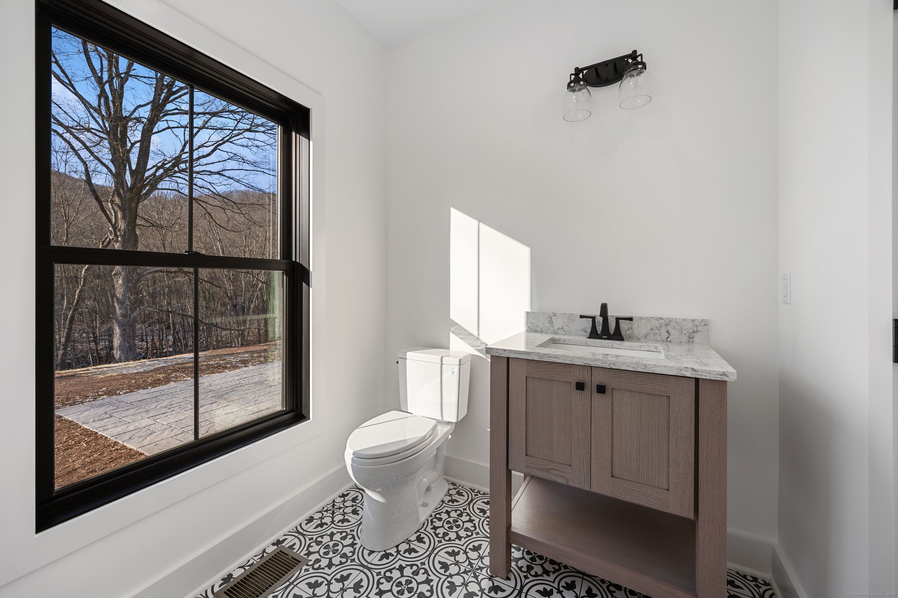 Cheshire, Connecticut, 06410, United States, 3 Bedrooms Bedrooms, ,3 BathroomsBathrooms,Residential,For Sale,1714227