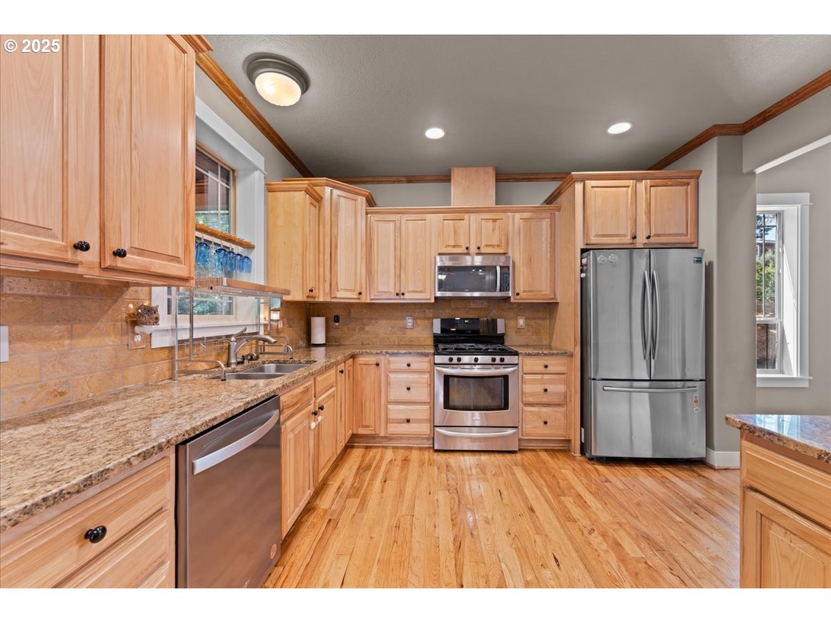 Portland, Oregon, 97266, United States, 4 Bedrooms Bedrooms, ,3 BathroomsBathrooms,Residential,For Sale,1836863
