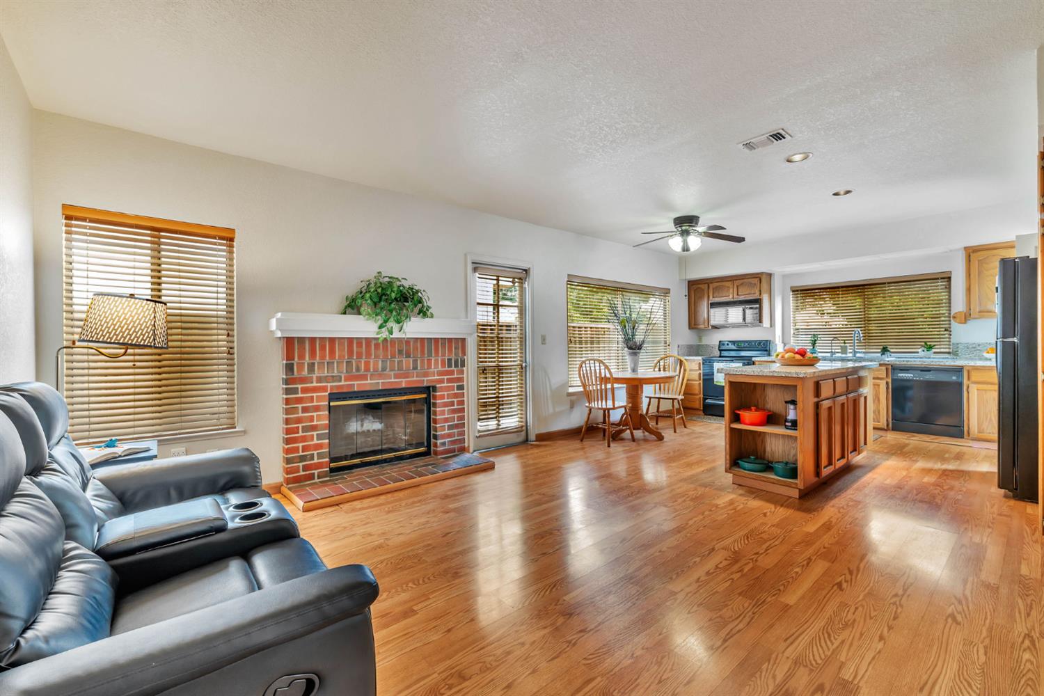 Tracy, California, 95376, United States, 4 Bedrooms Bedrooms, ,3 BathroomsBathrooms,Residential,For Sale,1949007