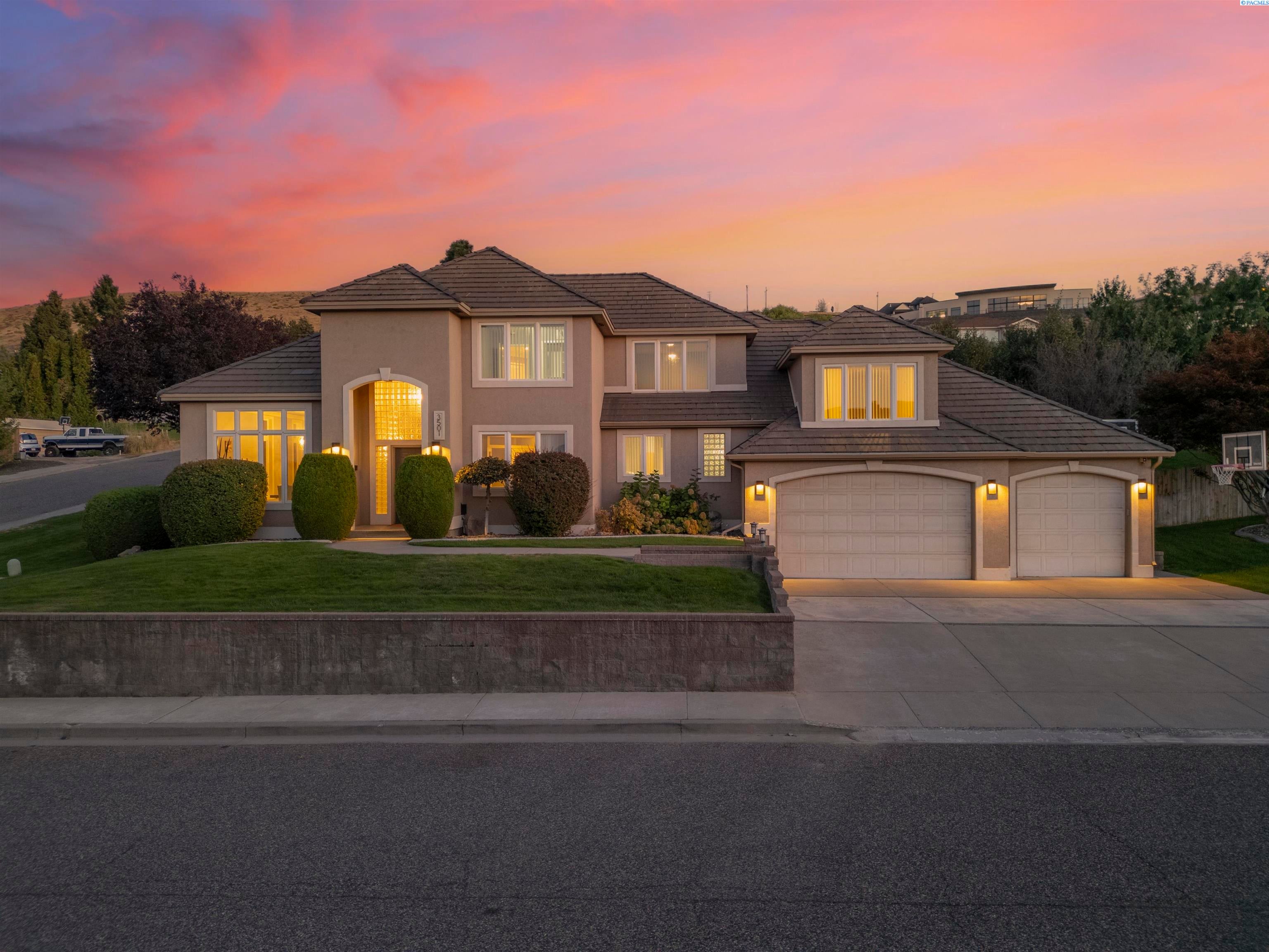 Kennewick, Washington, 99337, United States, 6 Bedrooms Bedrooms, ,4 BathroomsBathrooms,Residential,For Sale,1979182