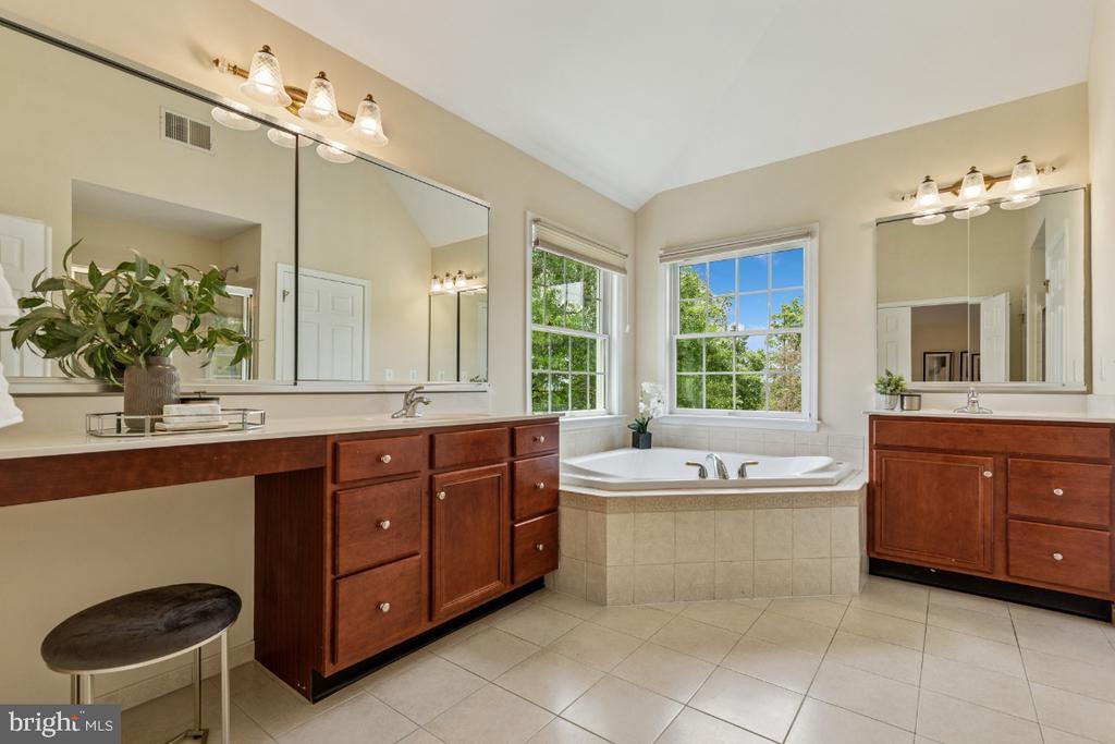 Ashburn, Virginia, 20147, United States, 5 Bedrooms Bedrooms, ,6 BathroomsBathrooms,Residential,For Sale,1839490