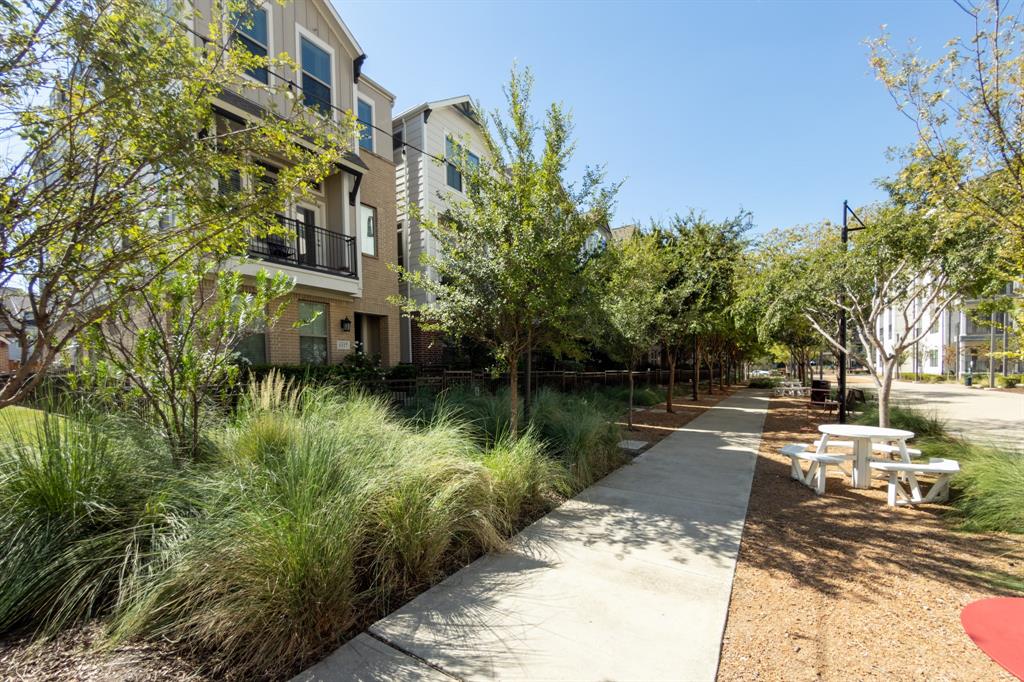 Dallas, Texas, 75212, United States, 3 Bedrooms Bedrooms, ,4 BathroomsBathrooms,Residential,For Sale,1966564