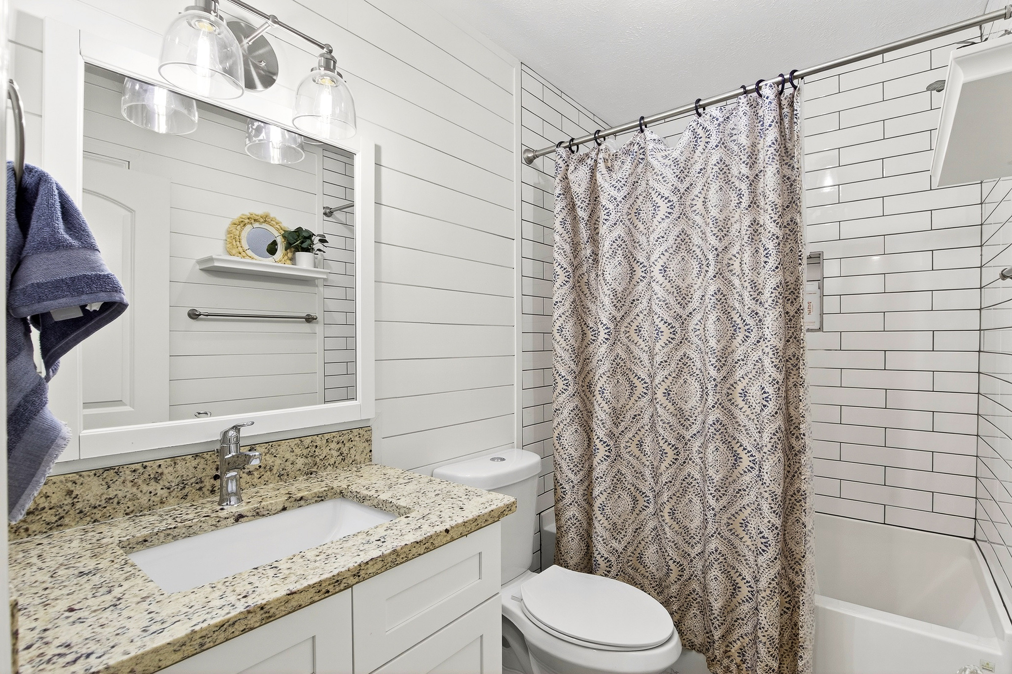  Spacious and Updated Townhome Offers Comfort, Charm and Convenience - 物件實景