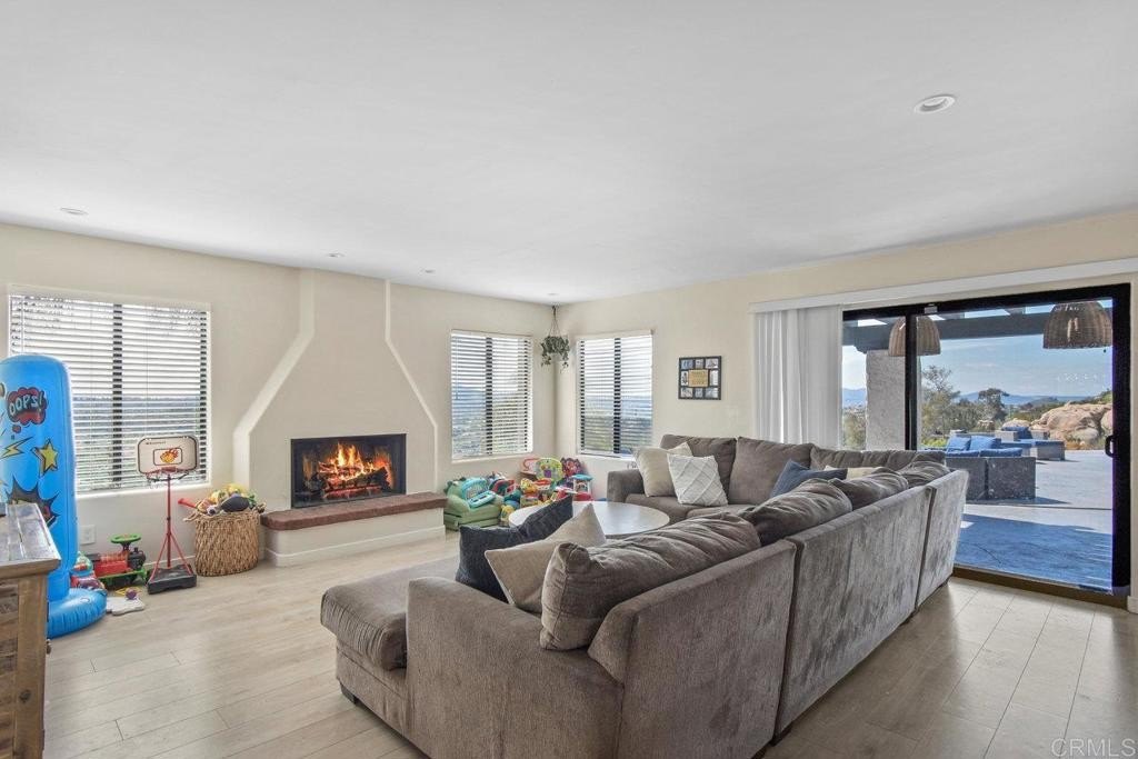 El Cajon, California, 92019, United States, 4 Bedrooms Bedrooms, ,3 BathroomsBathrooms,Residential,For Sale,2002892