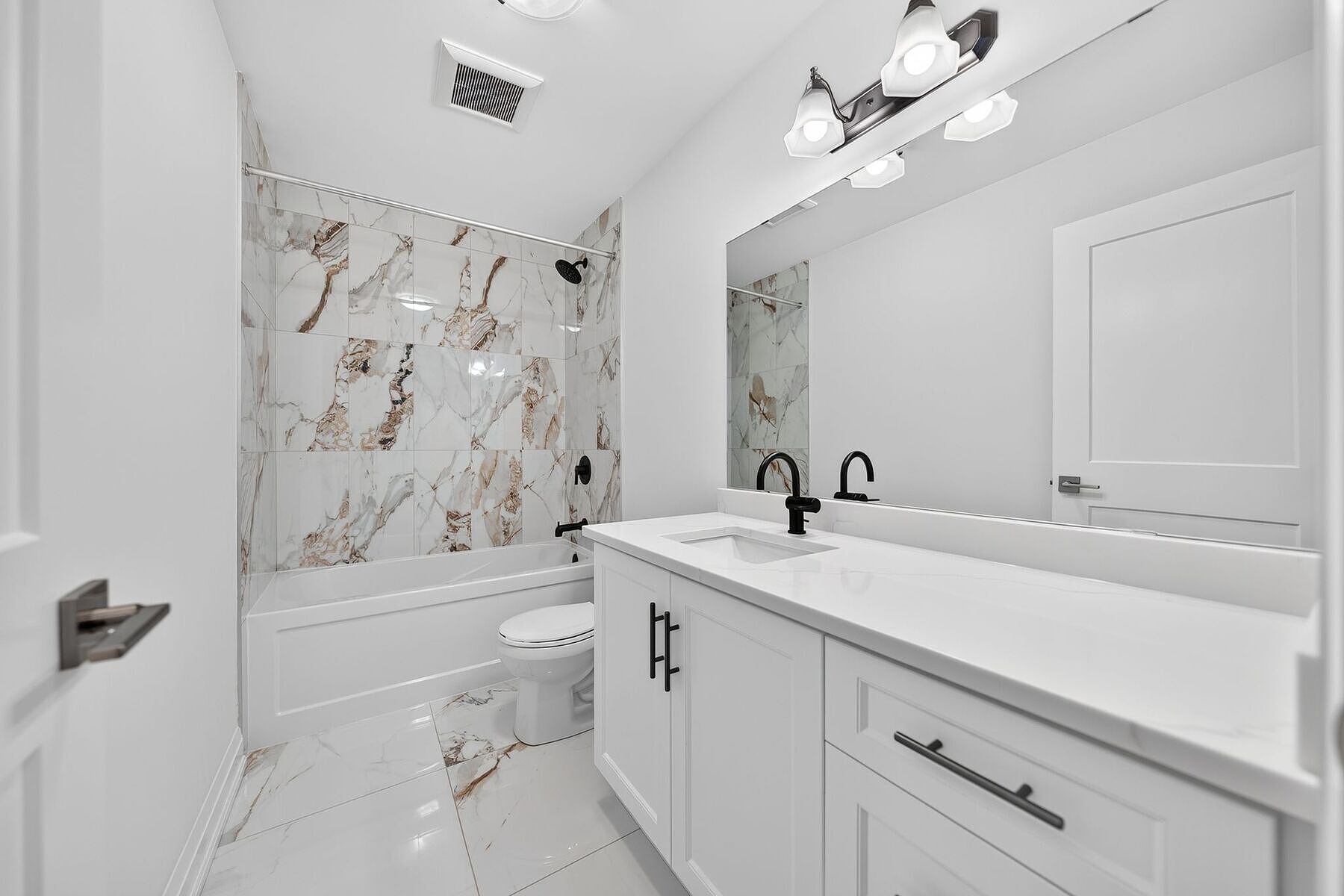  Brand New Luxurious Townhome - 物件實景