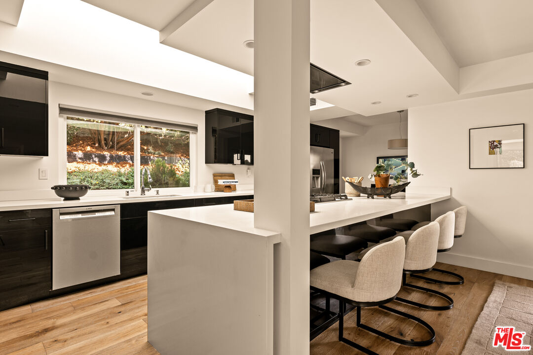 Los Angeles, California, 90027, United States, 4 Bedrooms Bedrooms, ,2 BathroomsBathrooms,Residential,For Sale,1989573