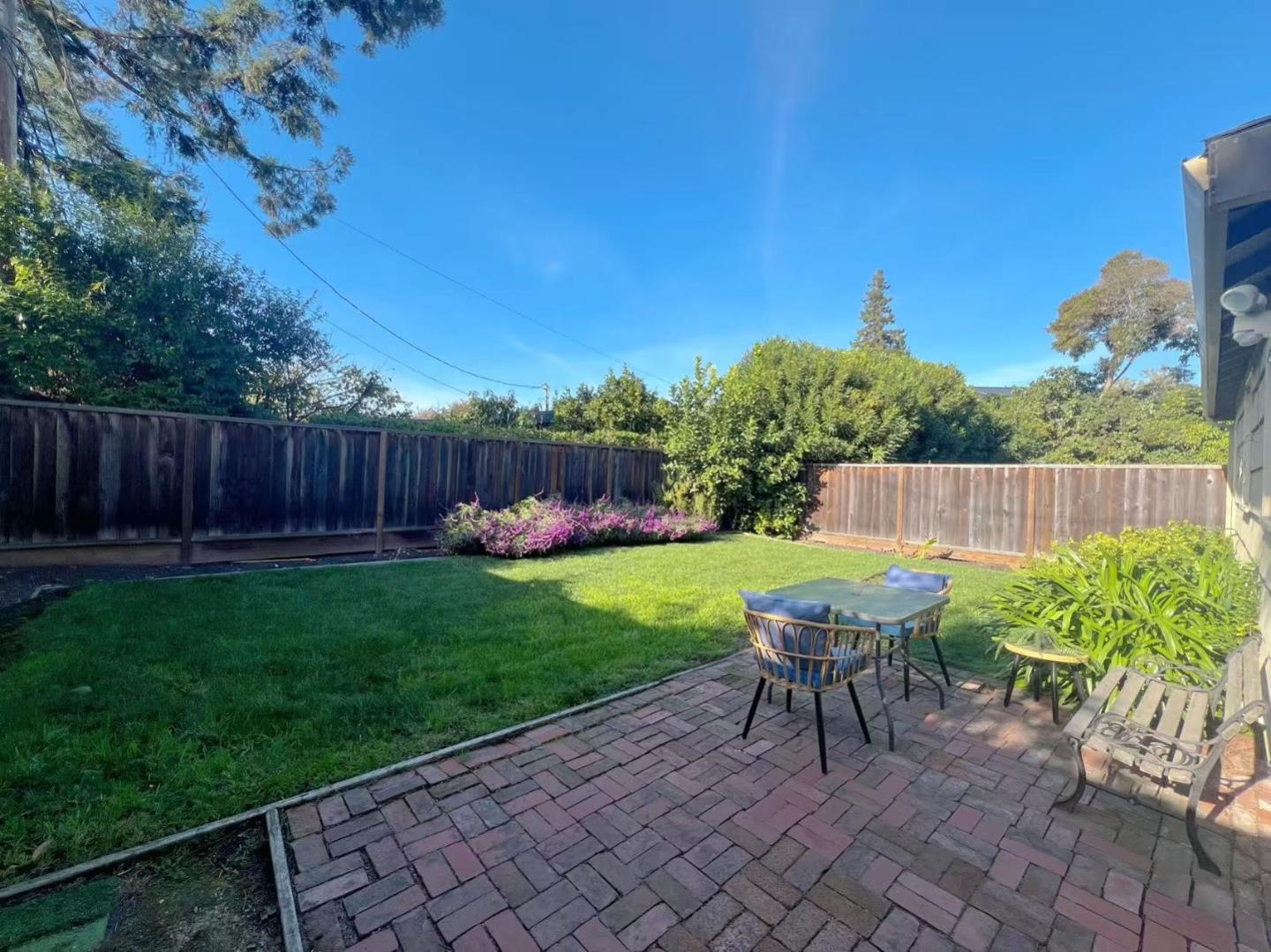 Palo Alto, California, 94303, United States, 4 Bedrooms Bedrooms, ,2 BathroomsBathrooms,Residential,For Sale,1984976