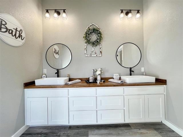 Tahlequah, Oklahoma, 74464, United States, 6 Bedrooms Bedrooms, ,4 BathroomsBathrooms,Residential,For Sale,1982576