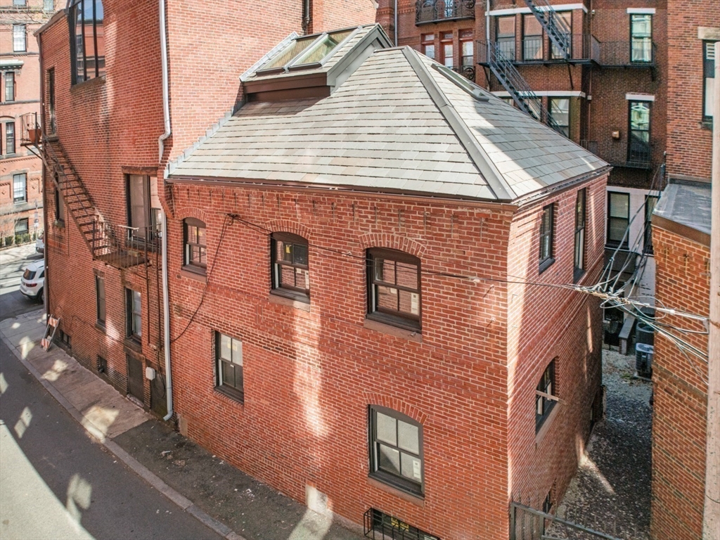 Boston, Massachusetts, 02116, United States, 3 Bedrooms Bedrooms, ,2 BathroomsBathrooms,Residential,For Sale,1810578