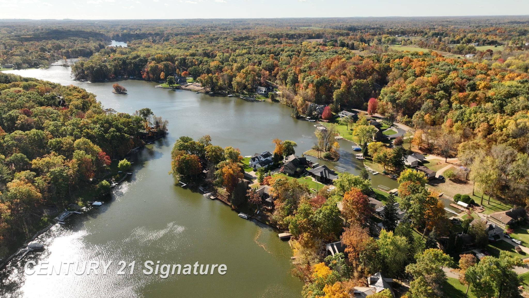 Fenton, Michigan, 48430, United States, 6 Bedrooms Bedrooms, ,4 BathroomsBathrooms,Residential,For Sale,1976063