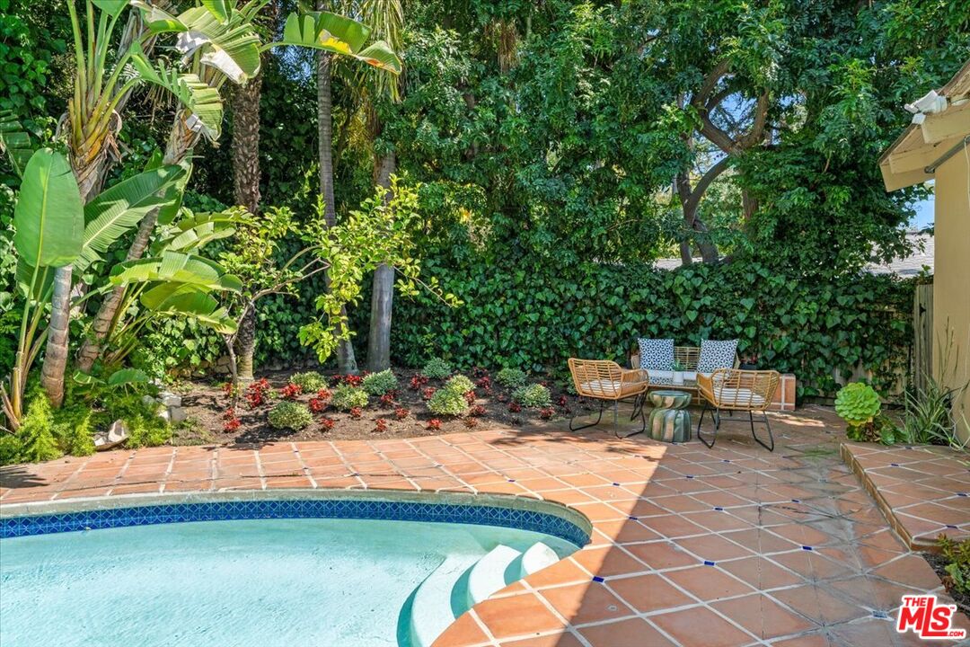 Los Angeles, California, 90049, United States, 3 Bedrooms Bedrooms, ,3 BathroomsBathrooms,Residential,For Sale,1908650