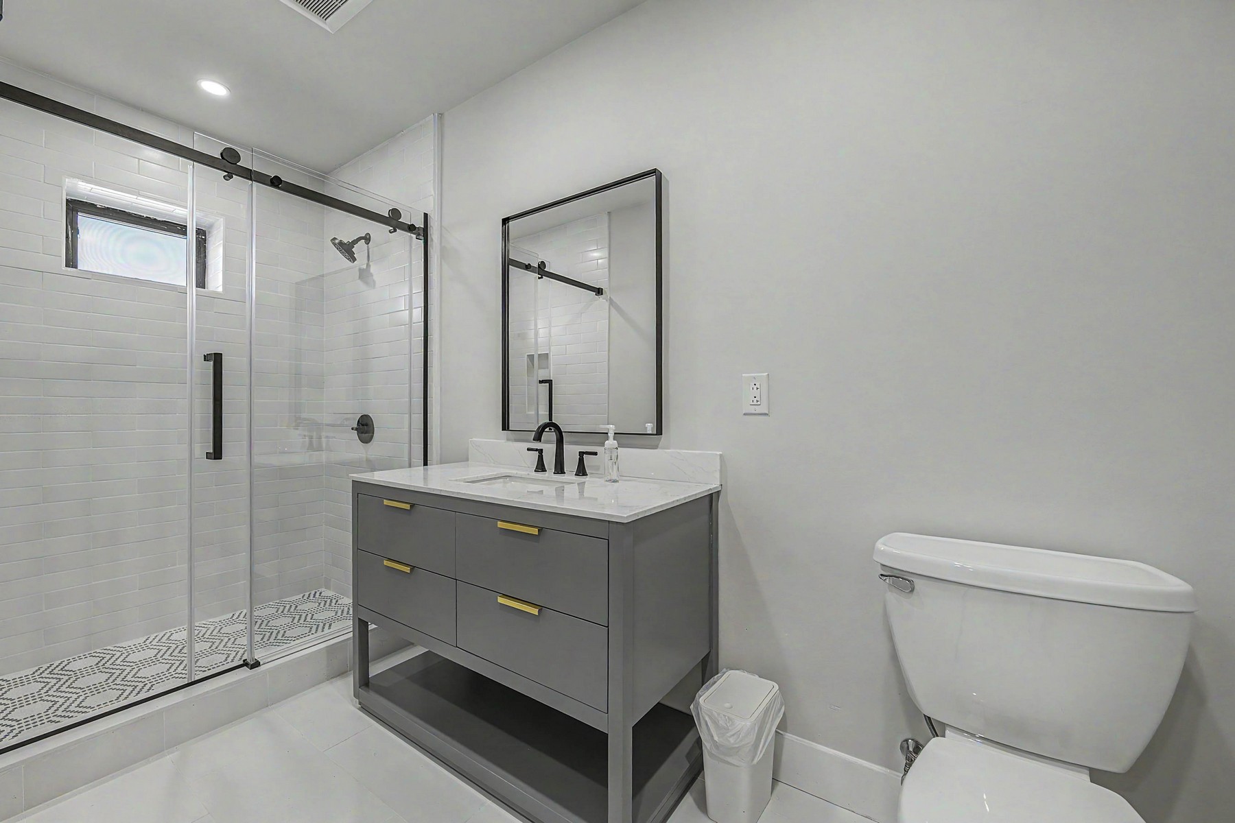  323 E Oak Avenue #101 - 物件實景