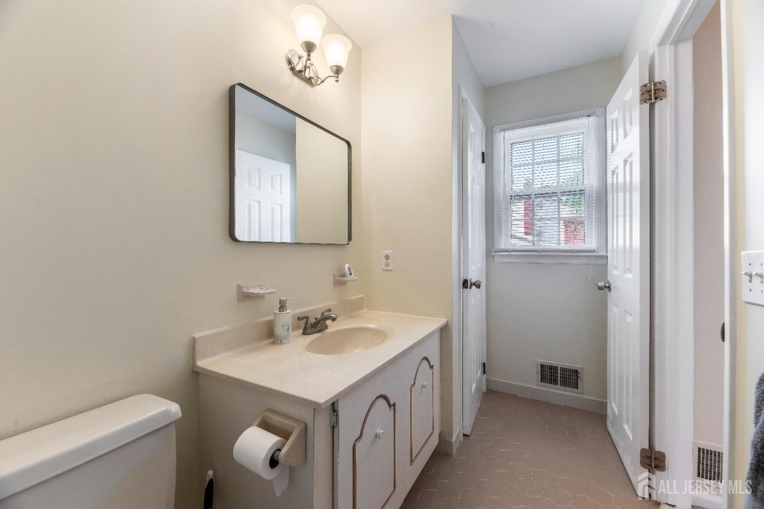 Edison, New Jersey, 08820, United States, 4 Bedrooms Bedrooms, ,3 BathroomsBathrooms,Residential,For Sale,1908022
