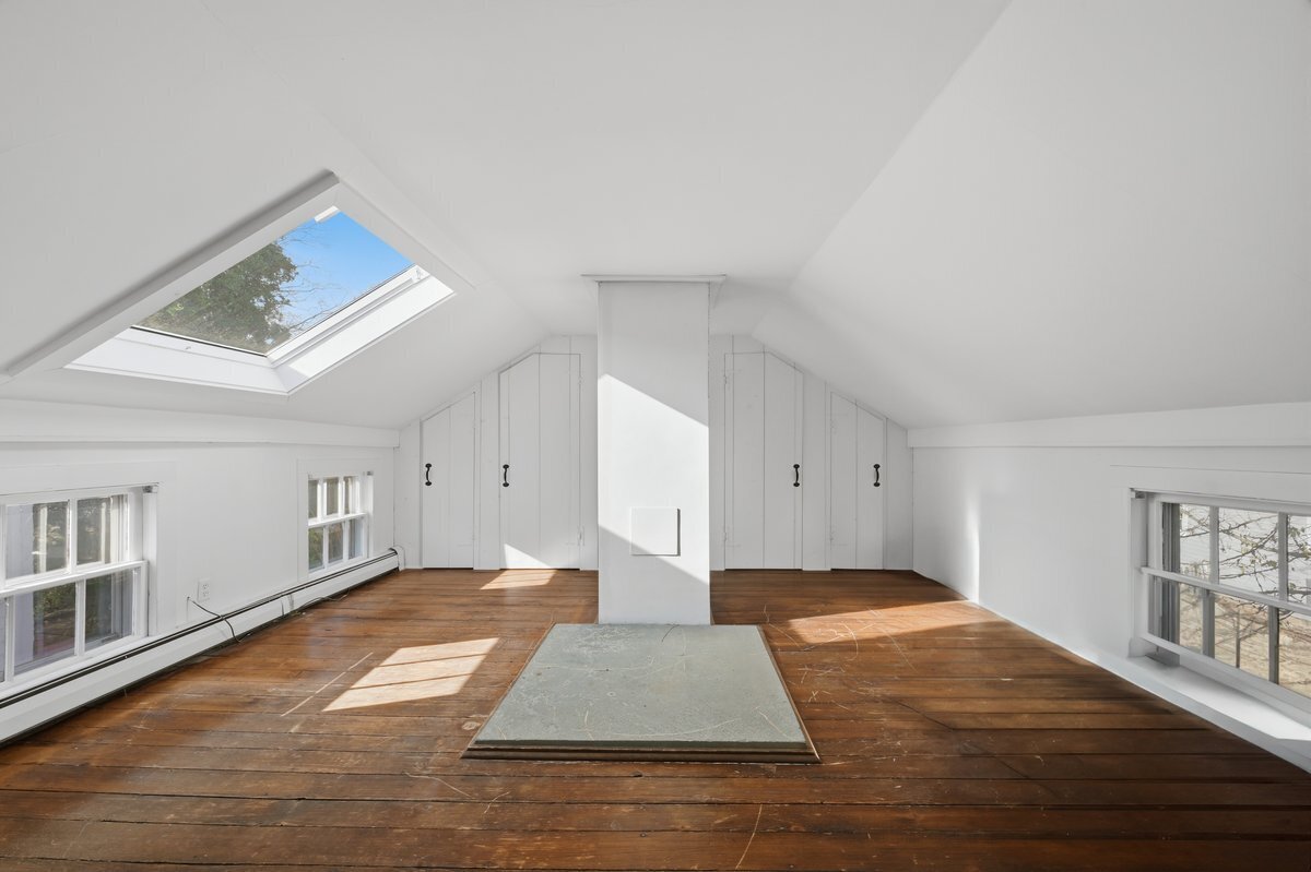 Guilford, Connecticut, 06437, United States, 5 Bedrooms Bedrooms, ,Residential,For Sale,2002504