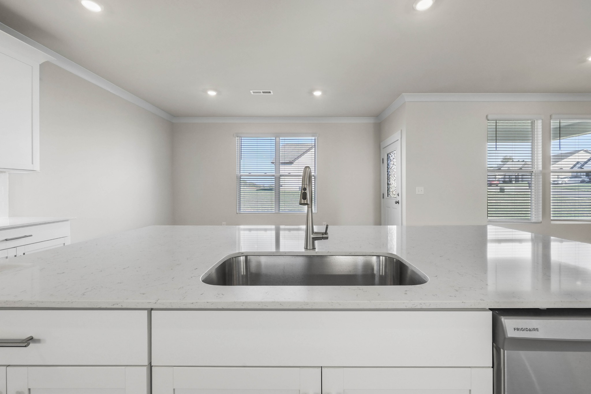 Clarksville, Tennessee, 37043, United States, 5 Bedrooms Bedrooms, ,5 BathroomsBathrooms,Residential,For Sale,1976524