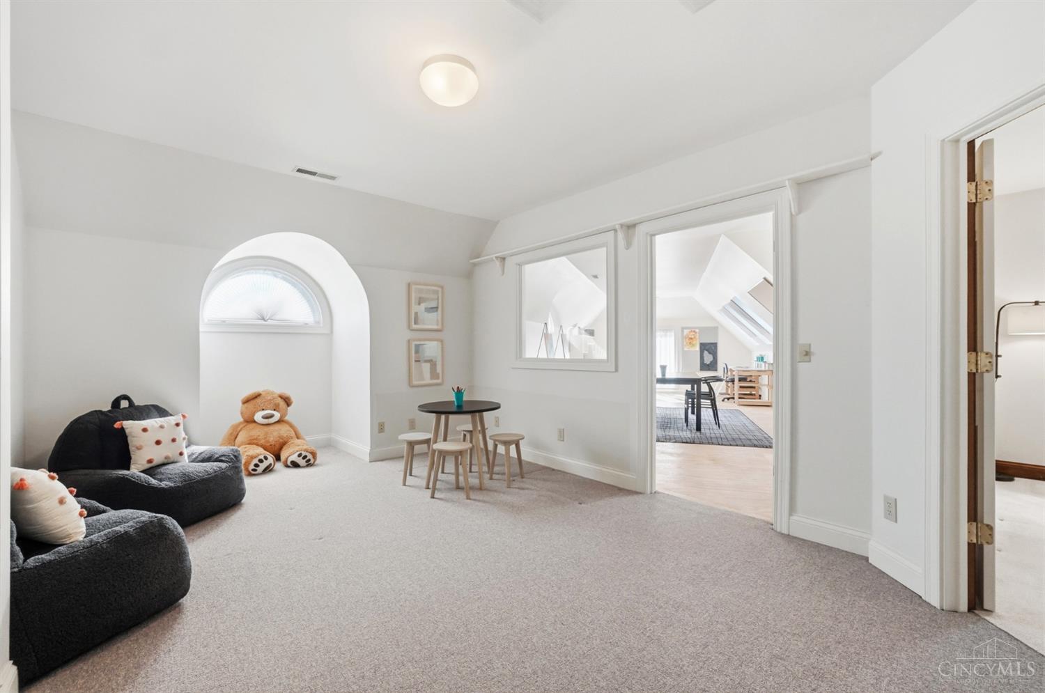 Anderson Twp, Ohio, 45230, United States, 5 Bedrooms Bedrooms, ,6 BathroomsBathrooms,Residential,For Sale,1988245