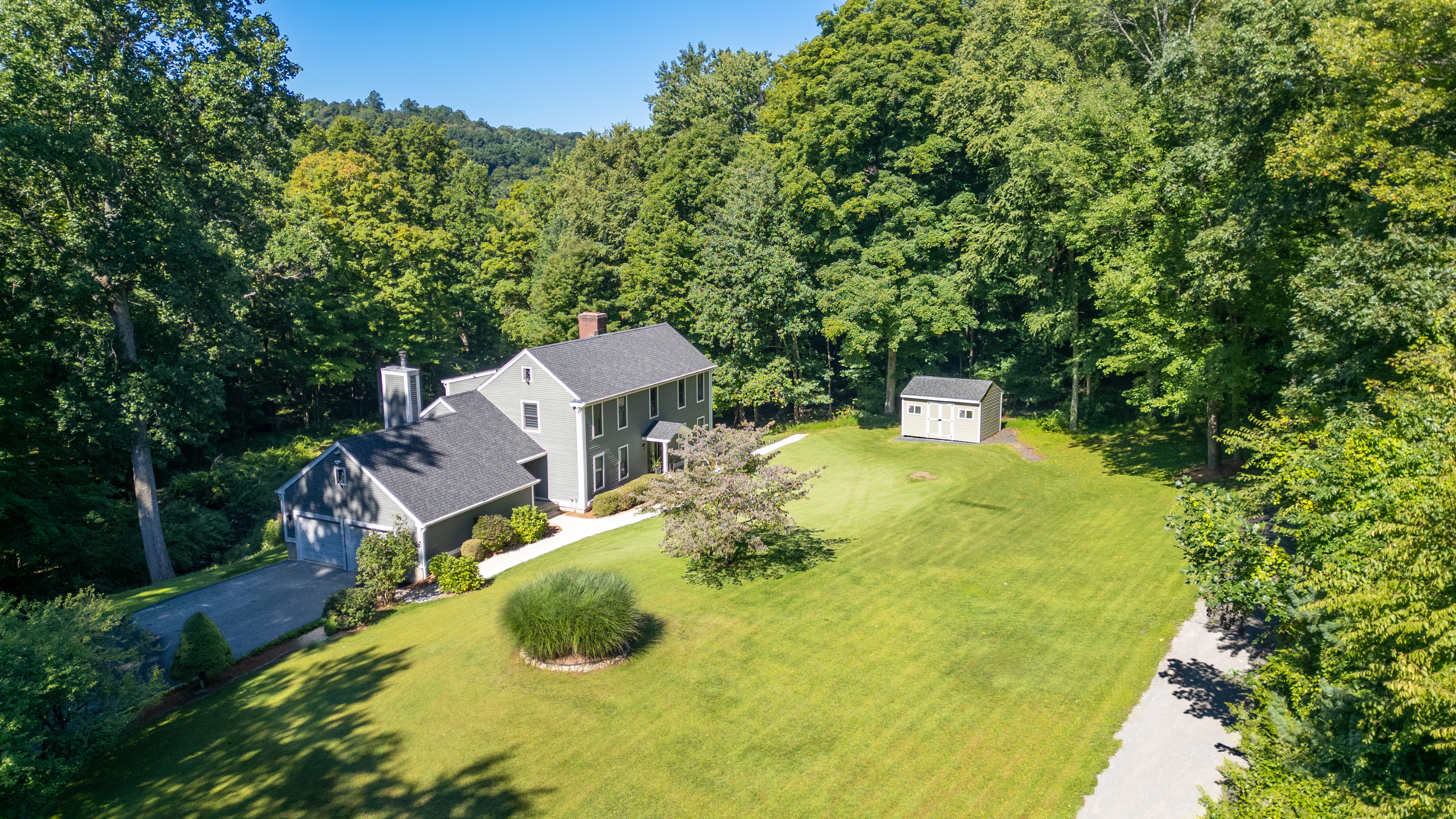  Modern Luxury Meets Serene Woodland Living - 物件實景