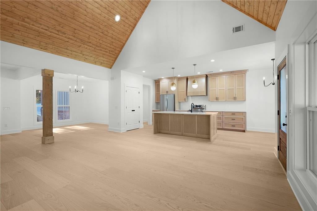 Calhoun, Georgia, 30701, United States, 4 Bedrooms Bedrooms, ,4 BathroomsBathrooms,Residential,For Sale,1980767