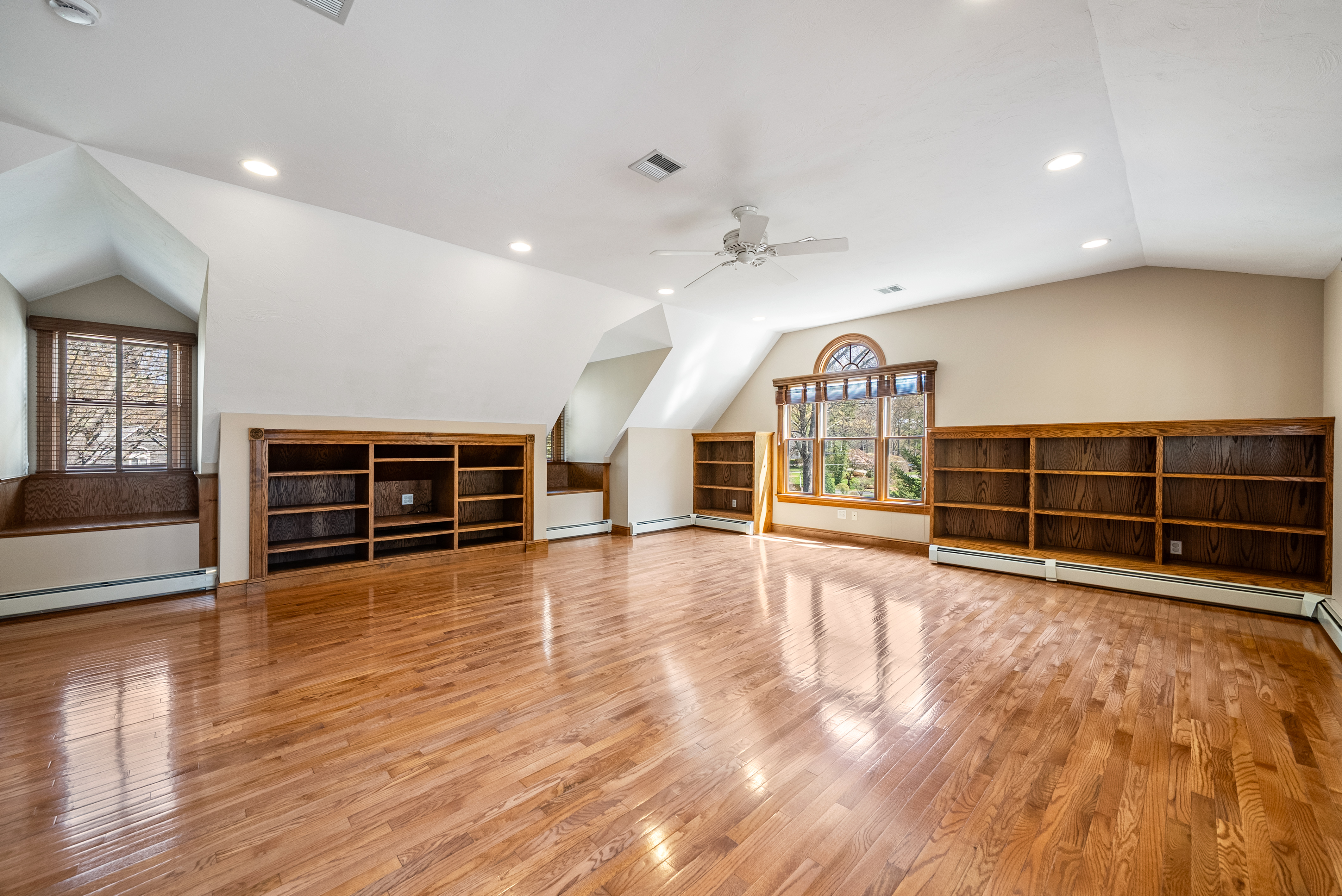  16 Foxhunt Trail, Walpole, MA, 02181 - 物件實景