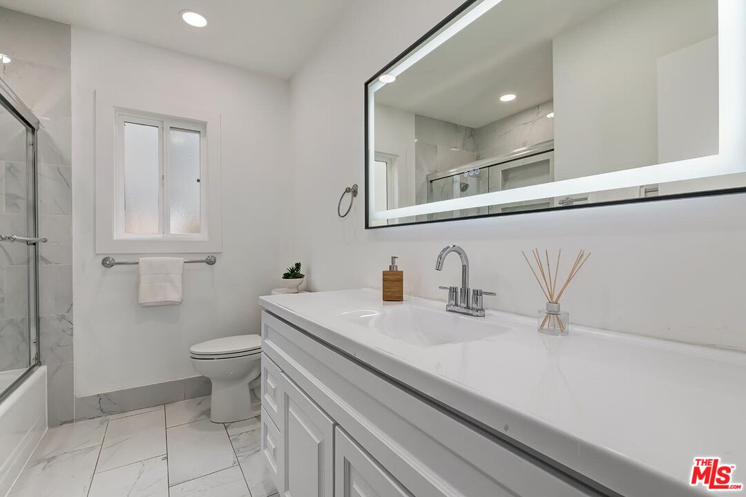 Los Angeles, California, 90064, United States, 3 Bedrooms Bedrooms, ,2 BathroomsBathrooms,Residential,For Sale,1777643