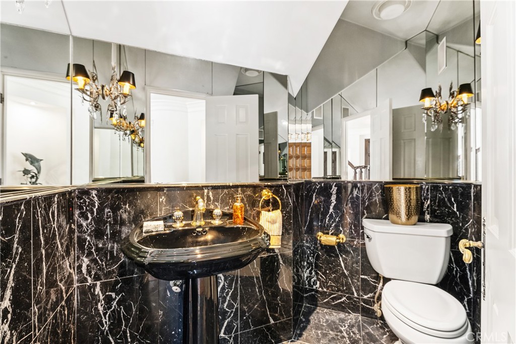 Newport Beach, California, 92663, United States, 5 Bedrooms Bedrooms, ,4 BathroomsBathrooms,Residential,For Sale,1848621