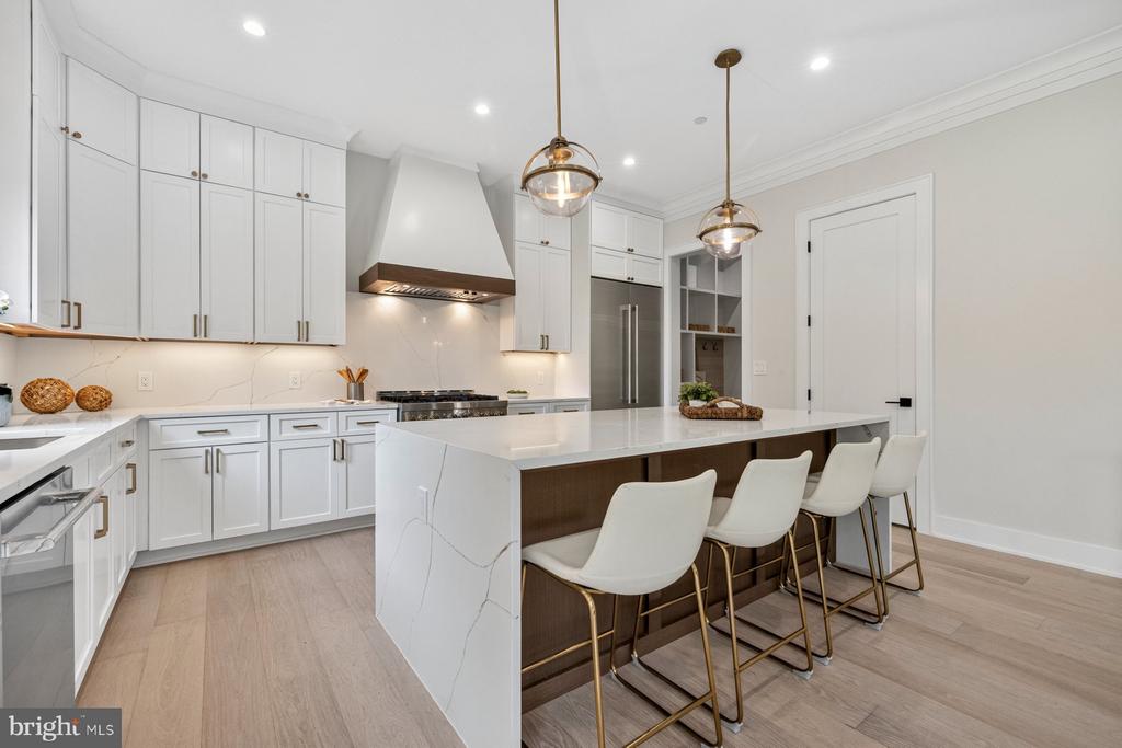 Kensington, Maryland, 20895, United States, 5 Bedrooms Bedrooms, ,5 BathroomsBathrooms,Residential,For Sale,2048532