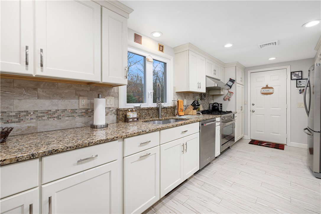Cranston, Rhode Island, 02921, United States, 4 Bedrooms Bedrooms, ,3 BathroomsBathrooms,Residential,For Sale,1787177