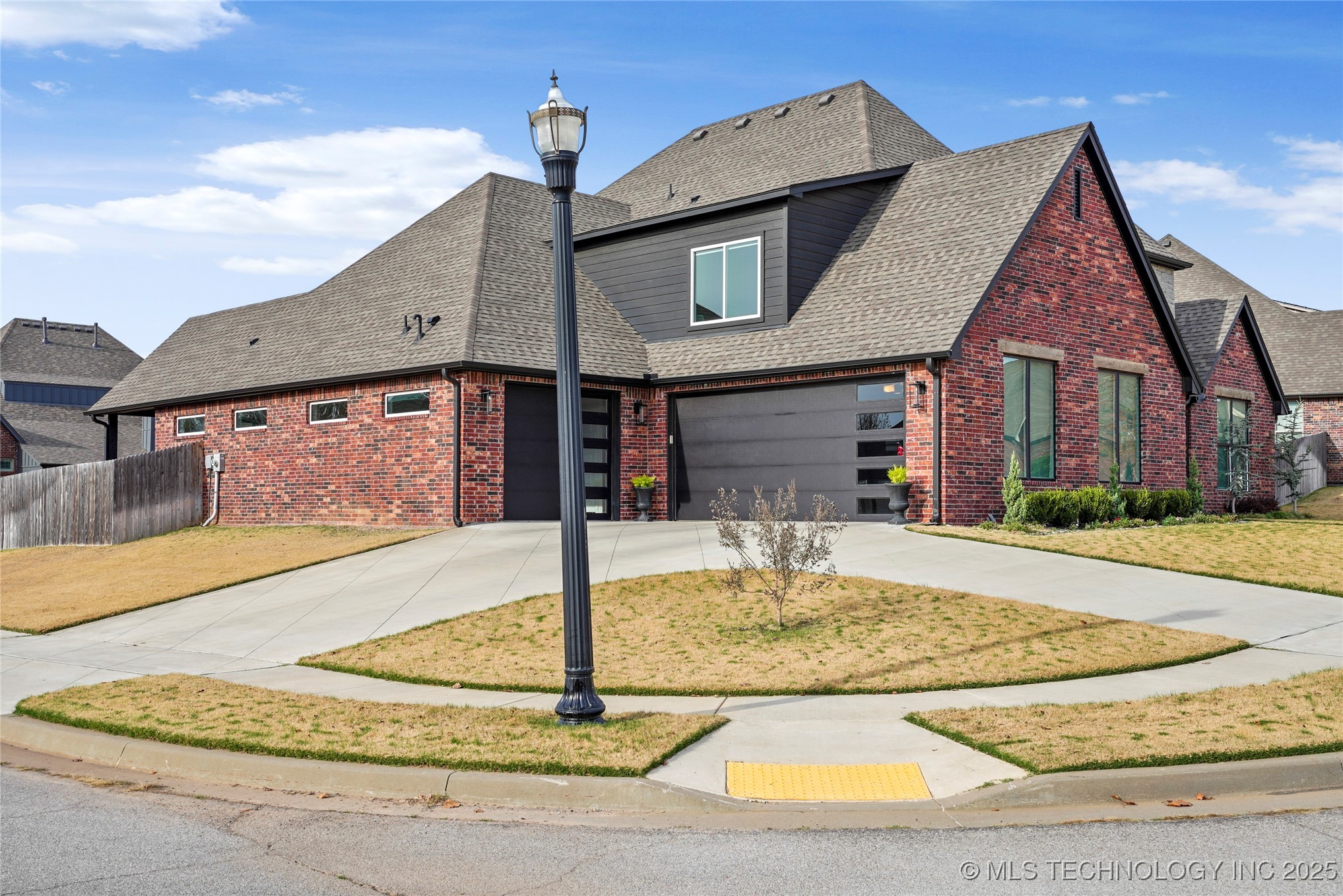 Broken Arrow, Oklahoma, 74014, United States, 3 Bedrooms Bedrooms, ,4 BathroomsBathrooms,Residential,For Sale,1997377