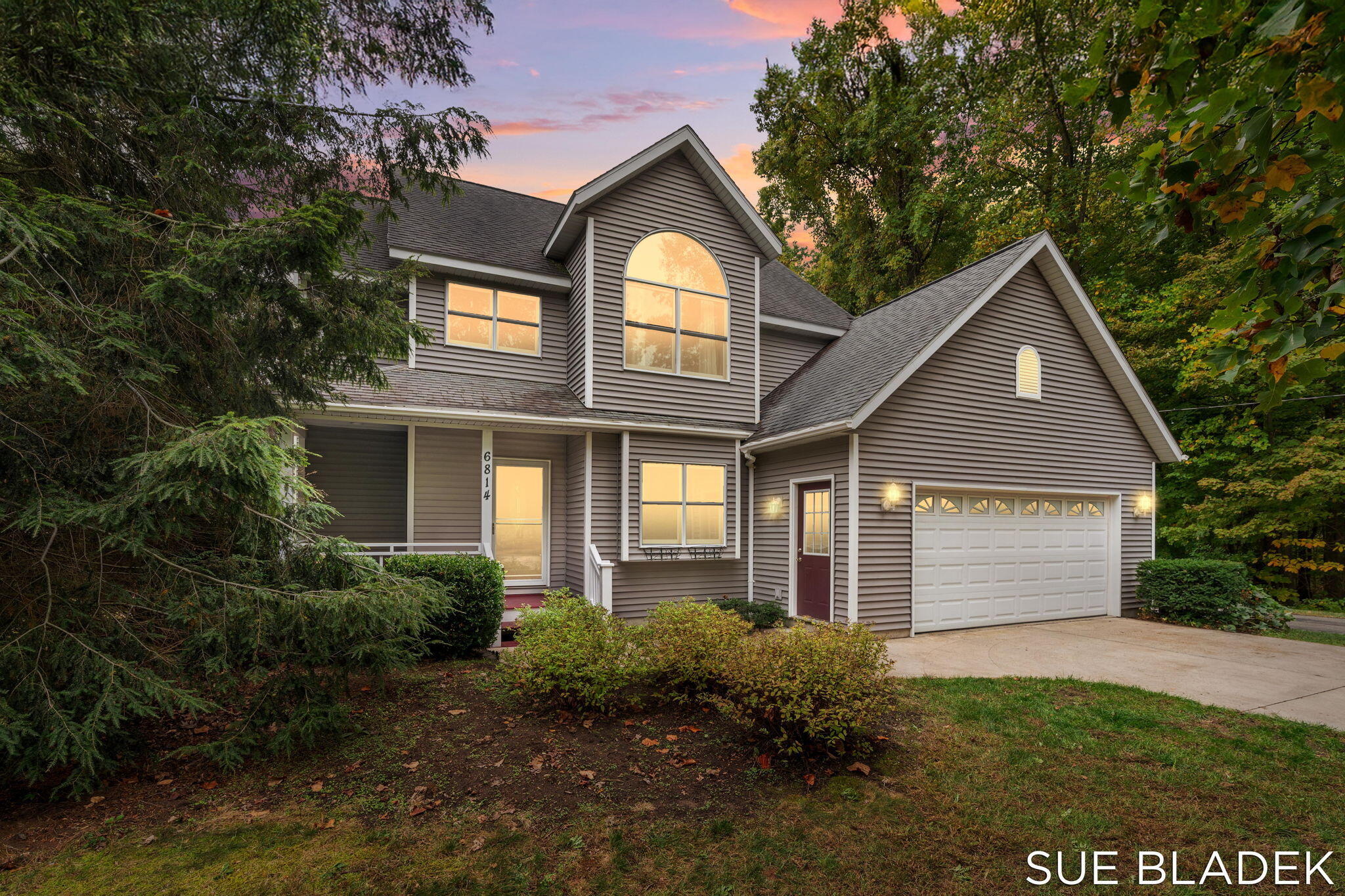 Fennville, Michigan, 49408, United States, 4 Bedrooms Bedrooms, ,4 BathroomsBathrooms,Residential,For Sale,1966449