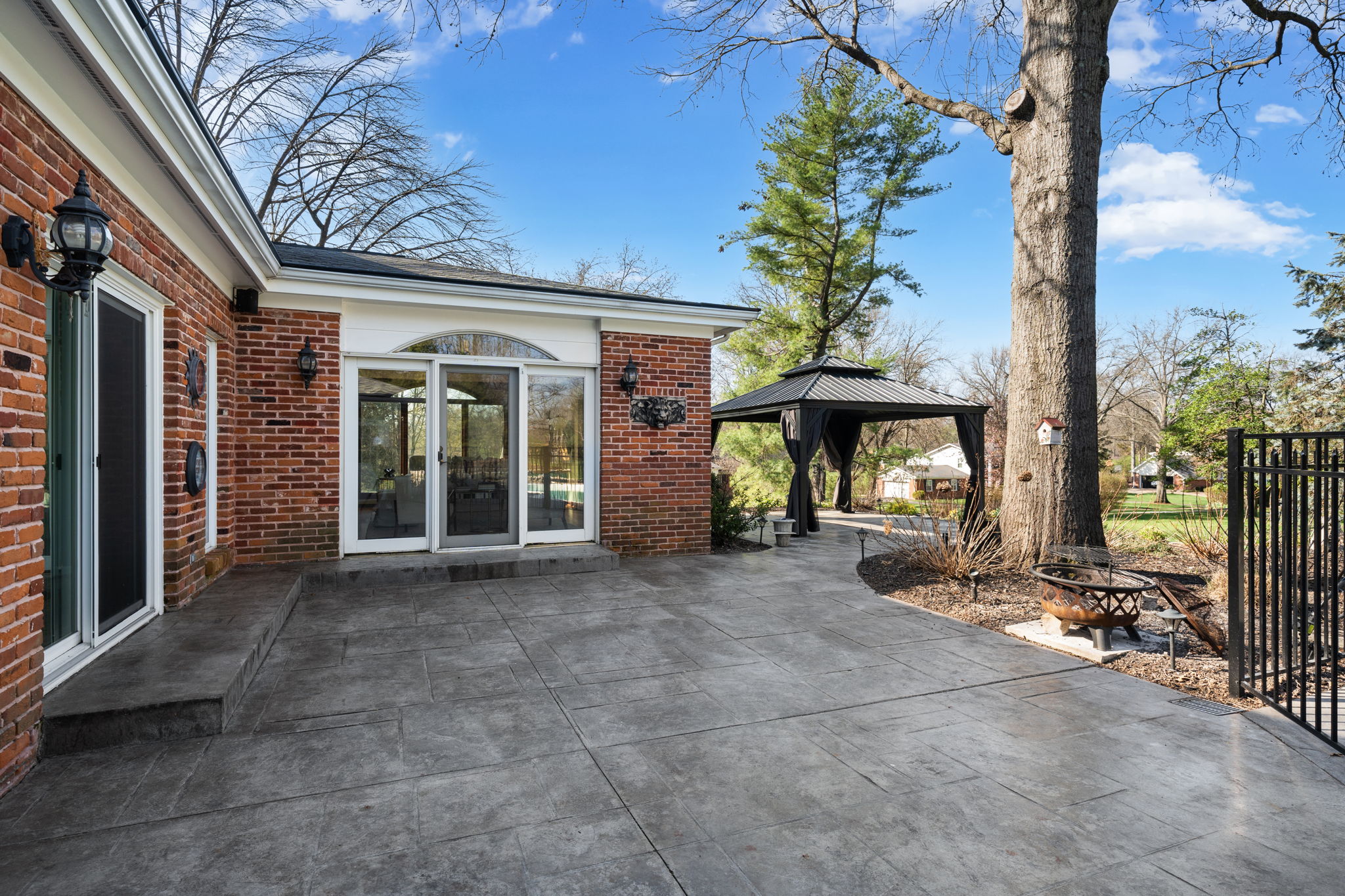  Nestled in the highly sought-after Des Peres area - 物件實景