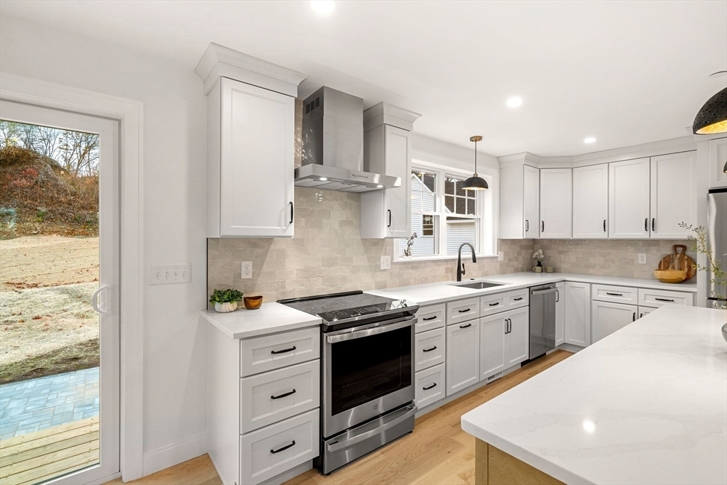 Haverhill, Massachusetts, 01830, United States, 4 Bedrooms Bedrooms, ,4 BathroomsBathrooms,Residential,For Sale,1993462