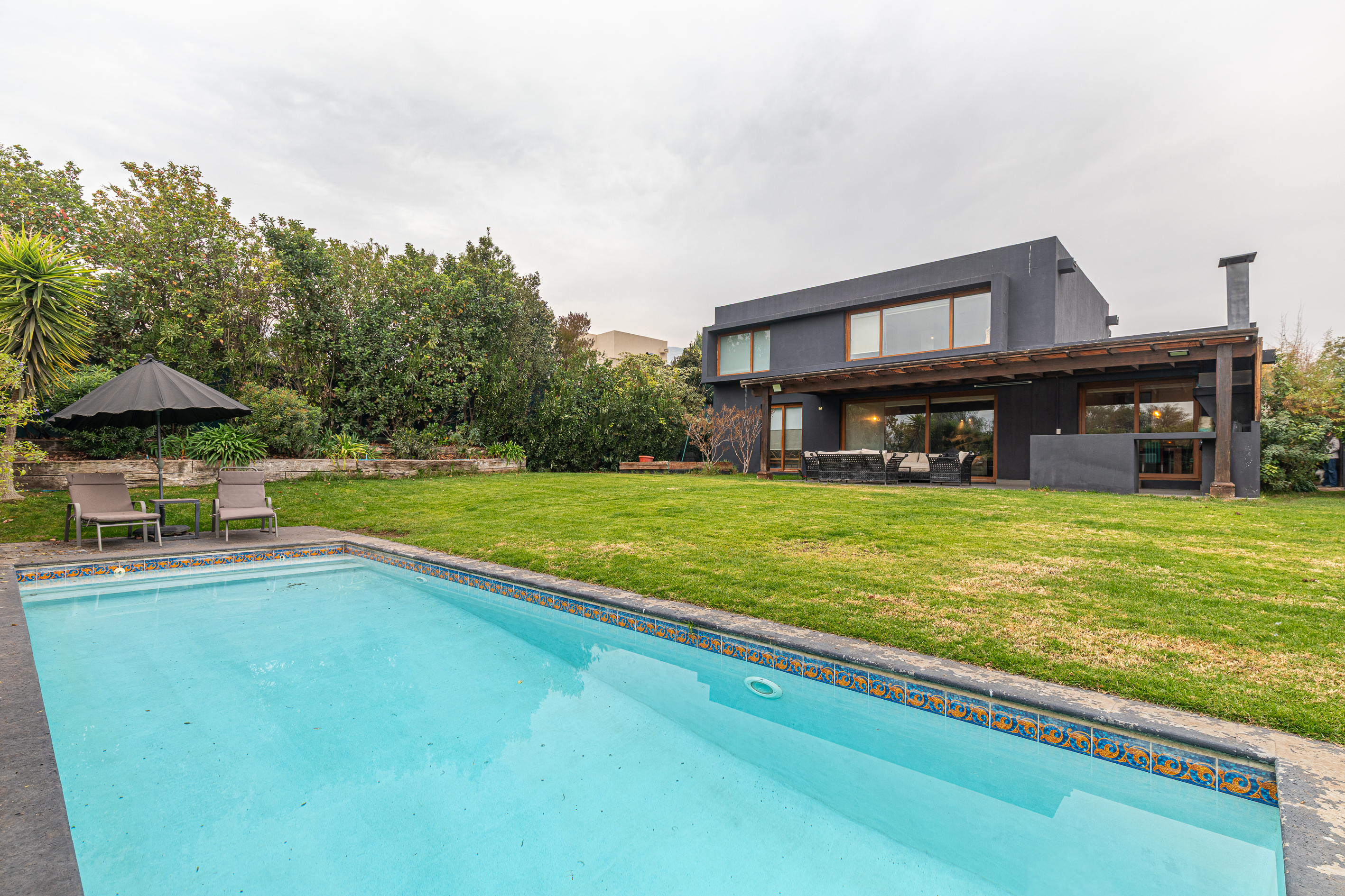  Contemporary 4-Bedroom Home in Piedra Roja - 物件實景