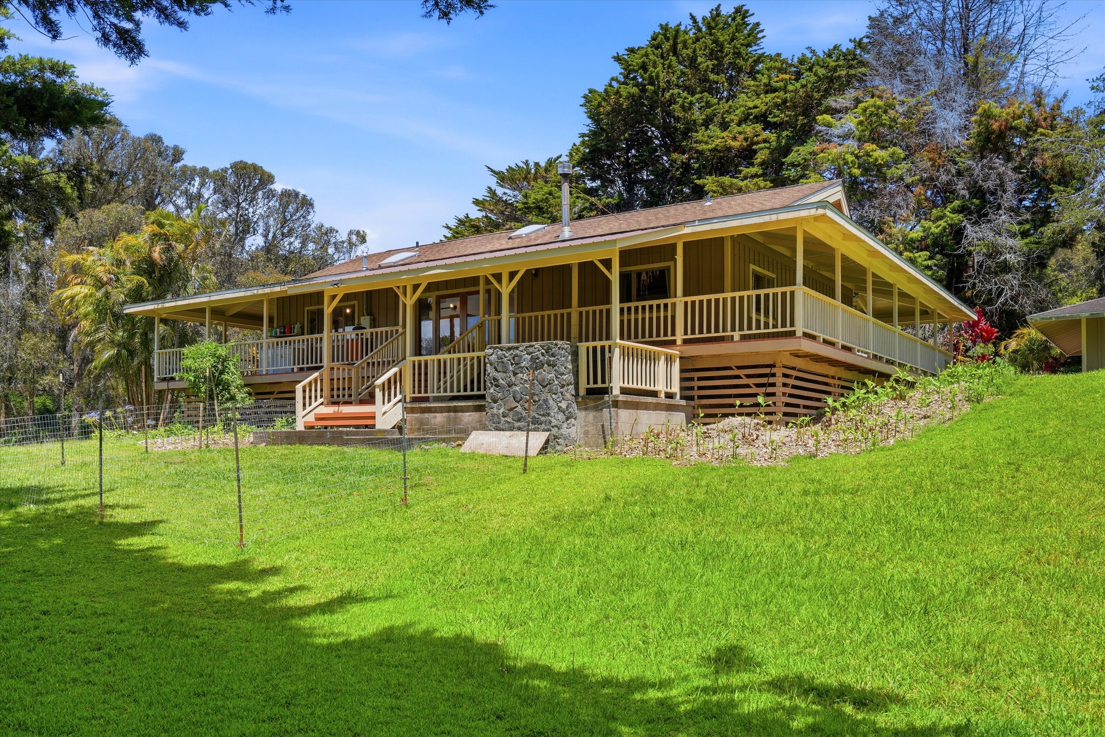  Single-level home on 2.5 fully fenced and gated acres - 物件實景