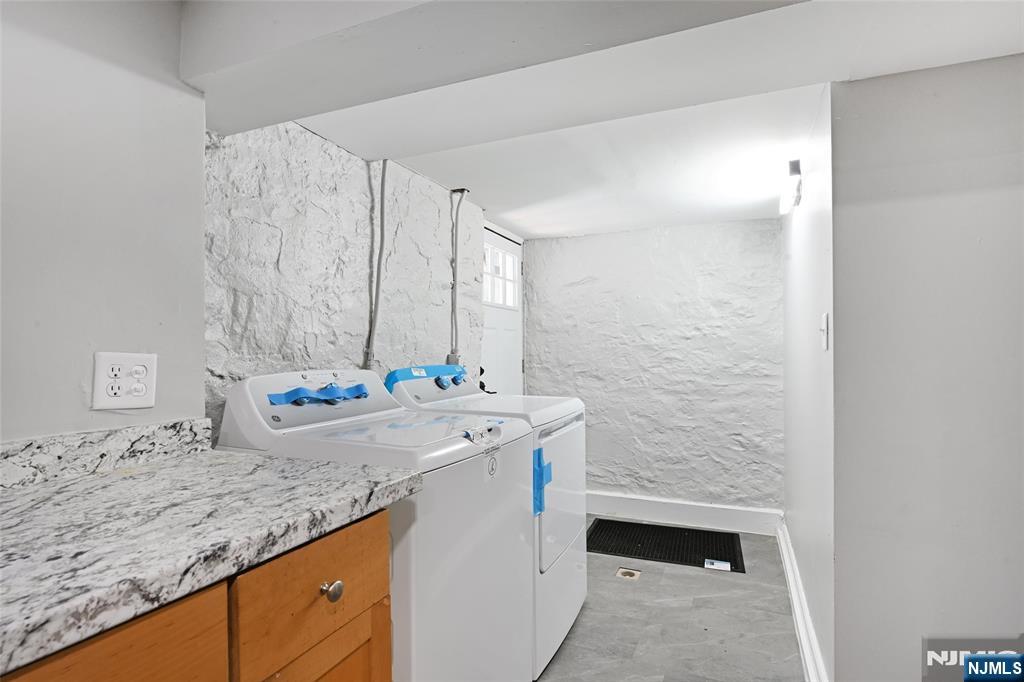 Jersey City, New Jersey, 07306, United States, 9 Bedrooms Bedrooms, ,6 BathroomsBathrooms,Residential,For Sale,1926264