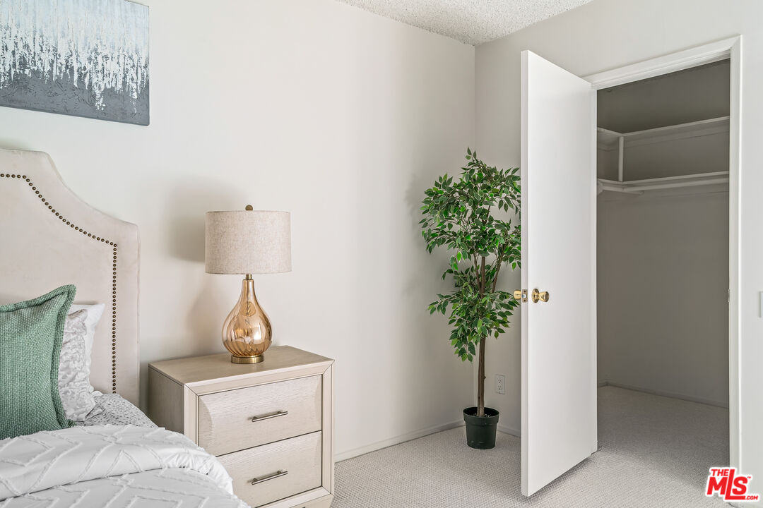 Sherman Oaks, California, 91423, United States, 2 Bedrooms Bedrooms, ,2 BathroomsBathrooms,Residential,For Sale,1920013