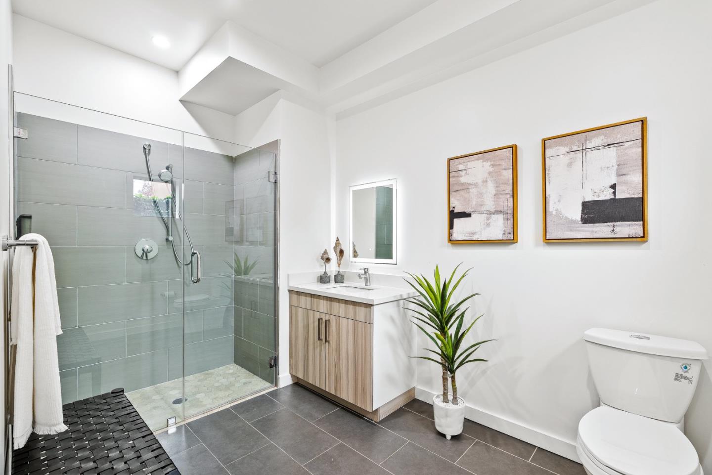 Redwood City, California, 94061, United States, 2 Bedrooms Bedrooms, ,3 BathroomsBathrooms,Residential,For Sale,2000792