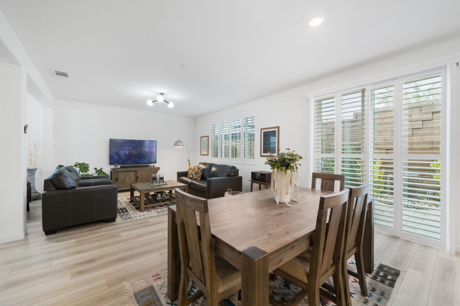 Folsom, California, 95630, United States, 5 Bedrooms Bedrooms, ,3 BathroomsBathrooms,Residential,For Sale,1997152