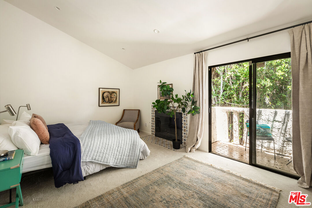 Los Angeles, California, 90025, United States, 3 Bedrooms Bedrooms, ,3 BathroomsBathrooms,Residential,For Sale,1987616