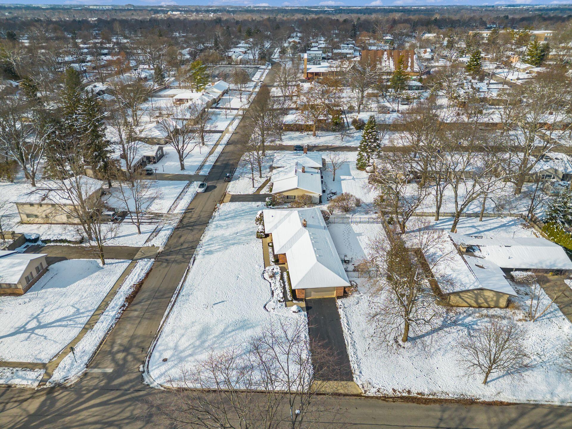 Columbus, Ohio, 43220, United States, 2 Bedrooms Bedrooms, ,3 BathroomsBathrooms,Residential,For Sale,2003078