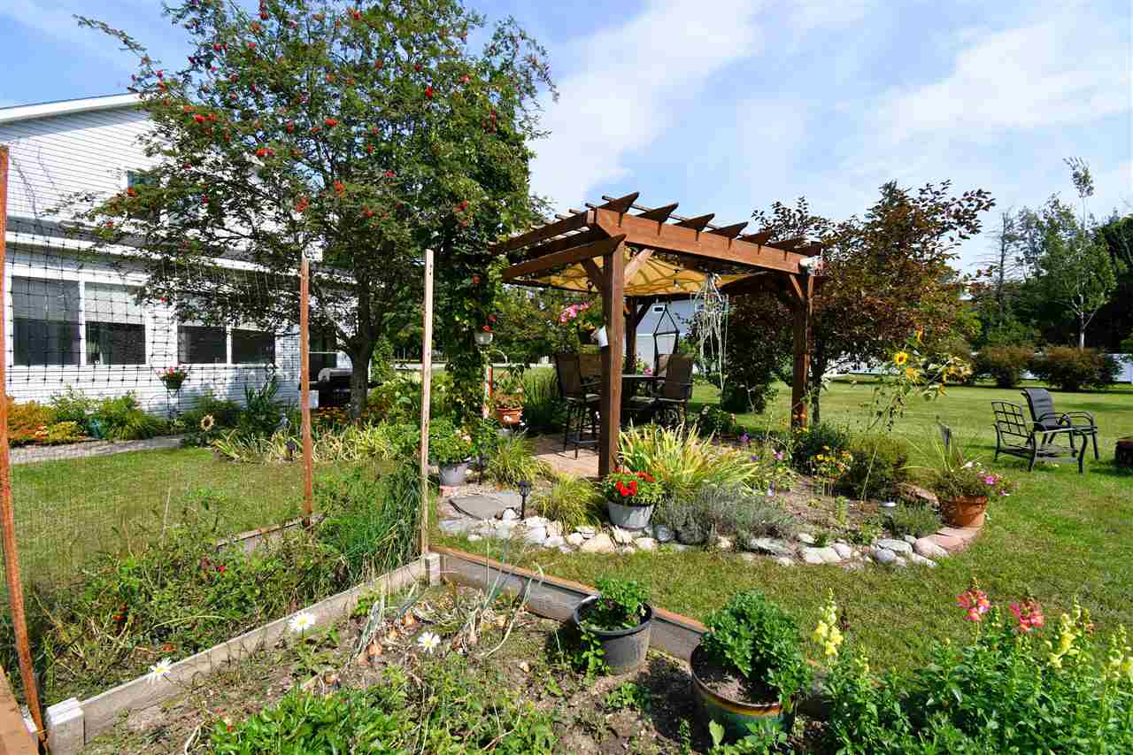 Charlevoix, Michigan, 49720, United States, 5 Bedrooms Bedrooms, ,5 BathroomsBathrooms,Residential,For Sale,1948614