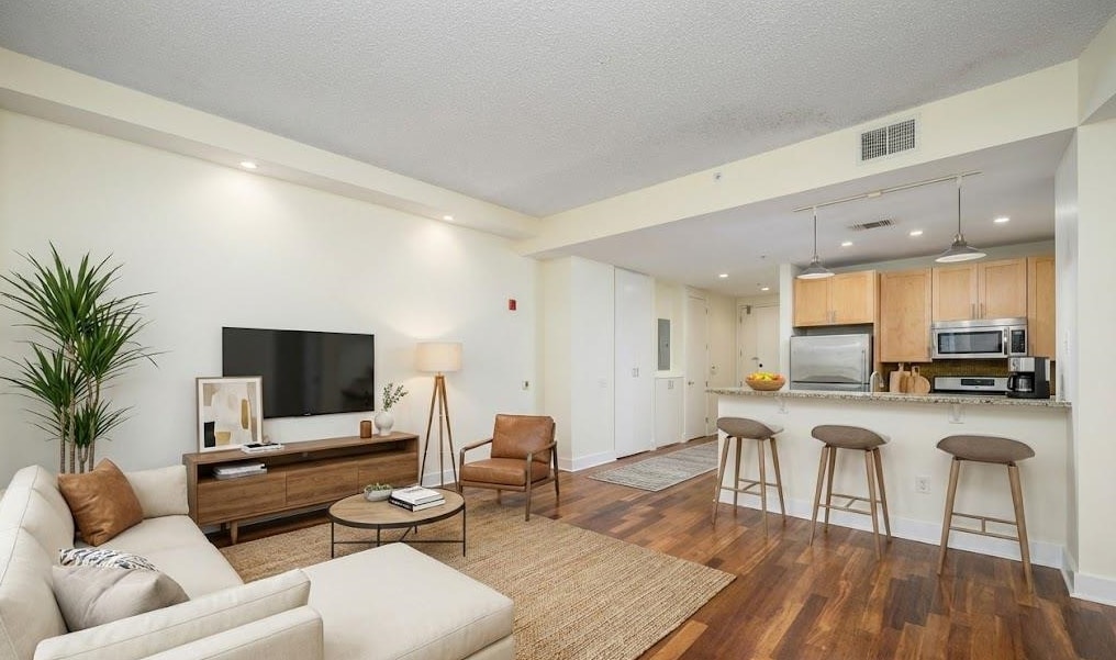 Jersey City, New Jersey, 07302, United States, 2 Bedrooms Bedrooms, ,1 BathroomBathrooms,Residential,For Sale,2001918