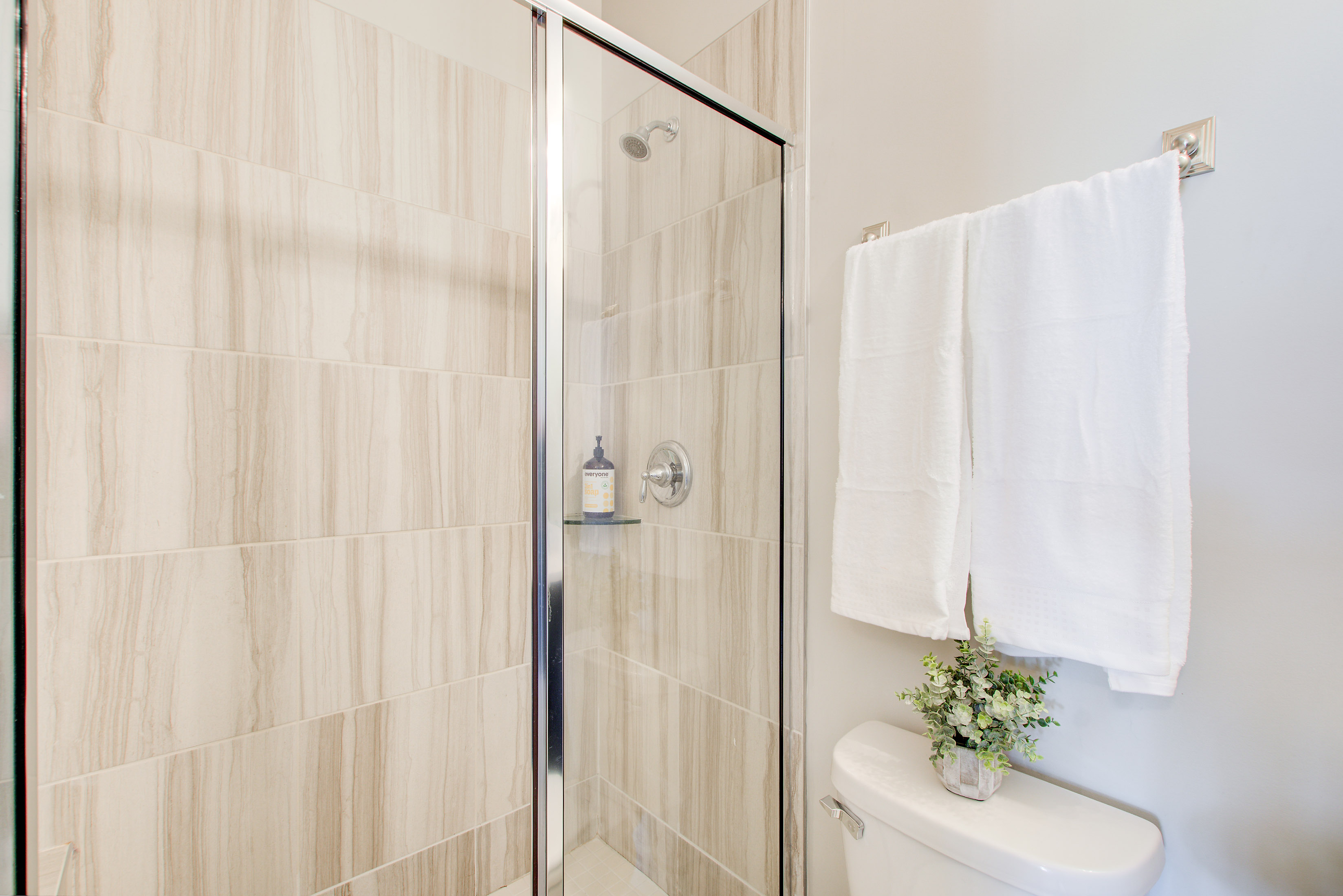  Impeccably Maintained Brick Home with No HOA and an Oversized Lot - 物件實景