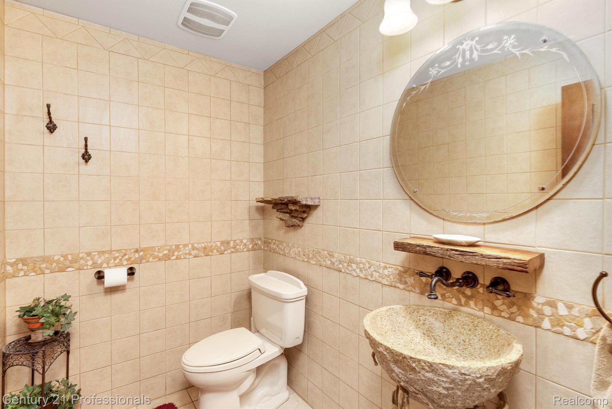 Holly, Michigan, 48442, United States, 4 Bedrooms Bedrooms, ,4 BathroomsBathrooms,Residential,For Sale,1943640