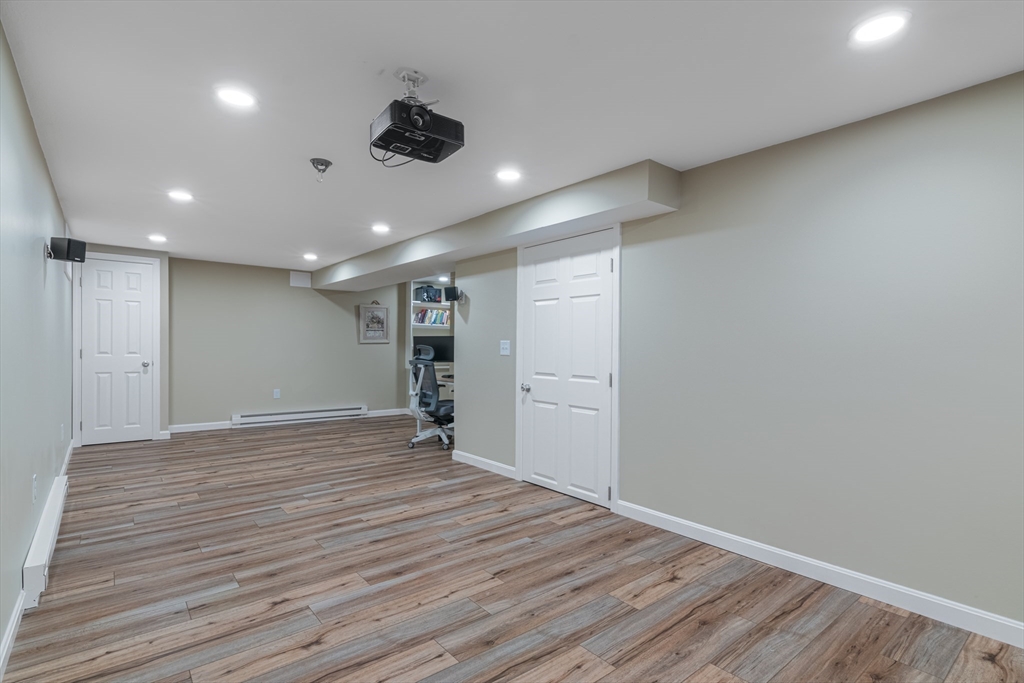 Shrewsbury, Massachusetts, 01545, United States, 2 Bedrooms Bedrooms, ,3 BathroomsBathrooms,Residential,For Sale,1987011