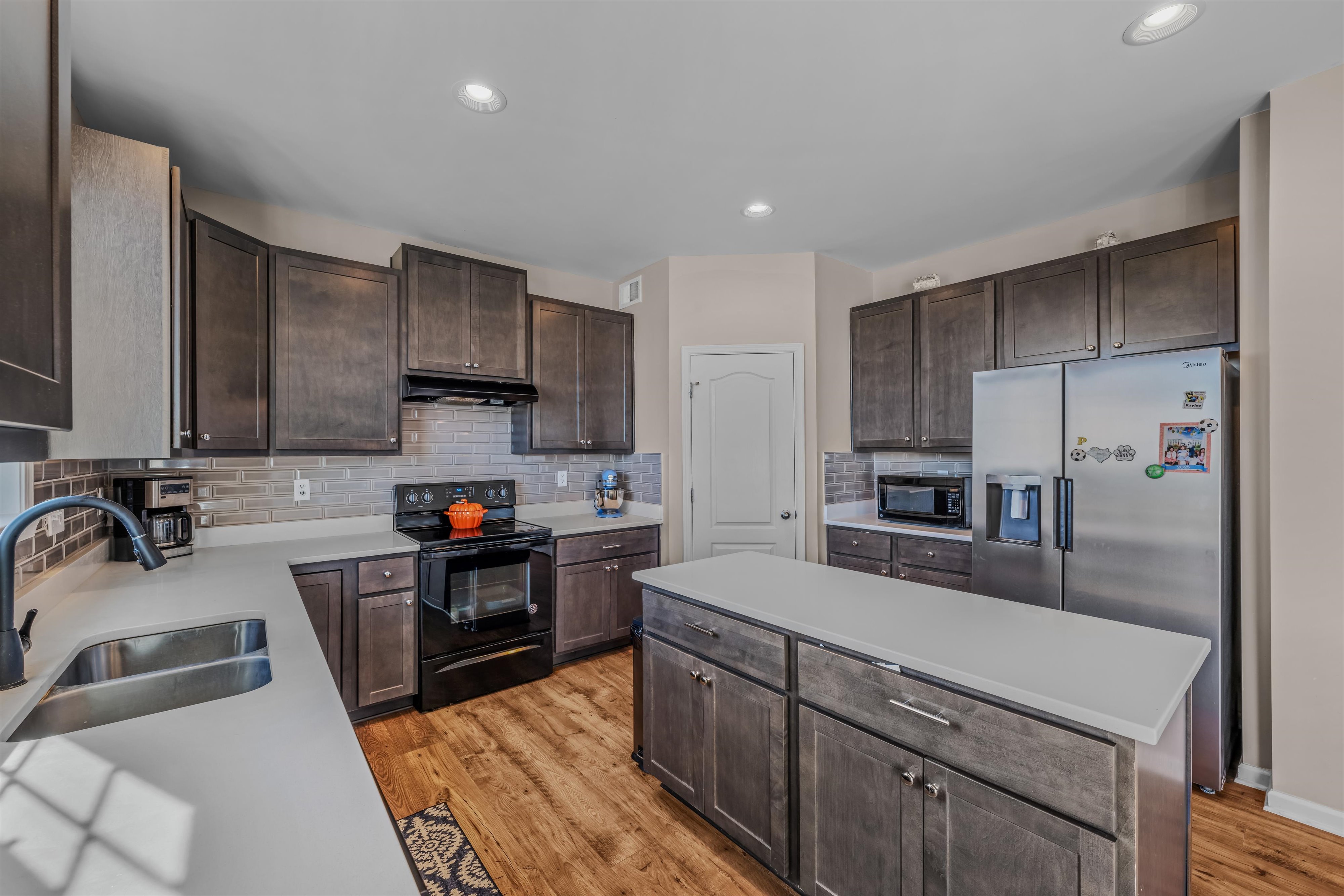 Matinsburg, West Virginia, 25403, United States, 4 Bedrooms Bedrooms, ,Residential,For Sale,1977883