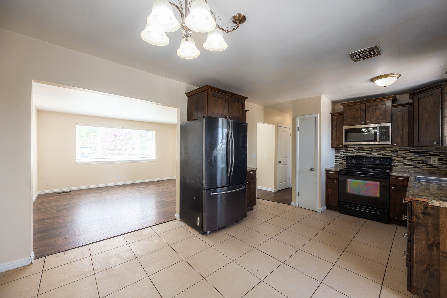  Comfort, Space & Convenience in the Heart of West Valley - 物件實景